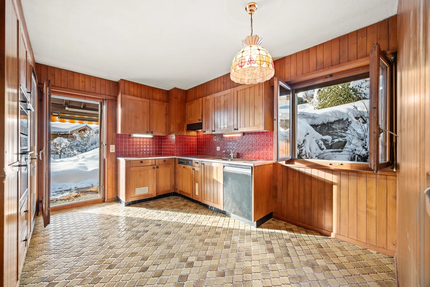 Chalet with Mountain Views - Photo 9 of 22