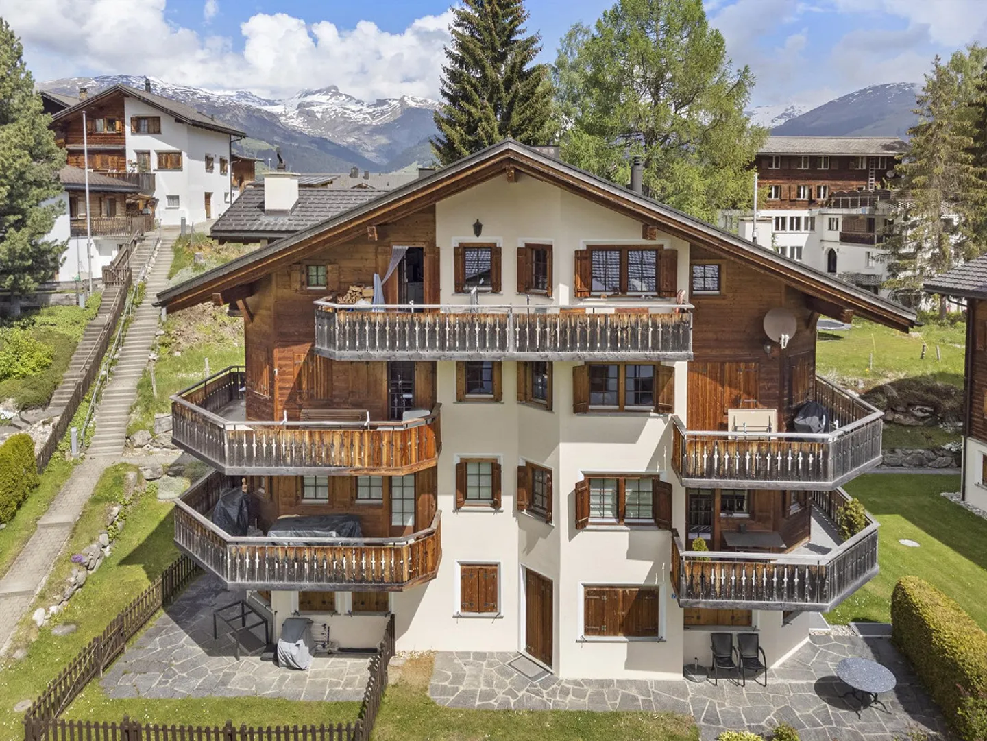 Bellissimo appartamento mansardato di 6 1/2 stanze soleggiato come prima o seconda residenza - Foto 1 di 17