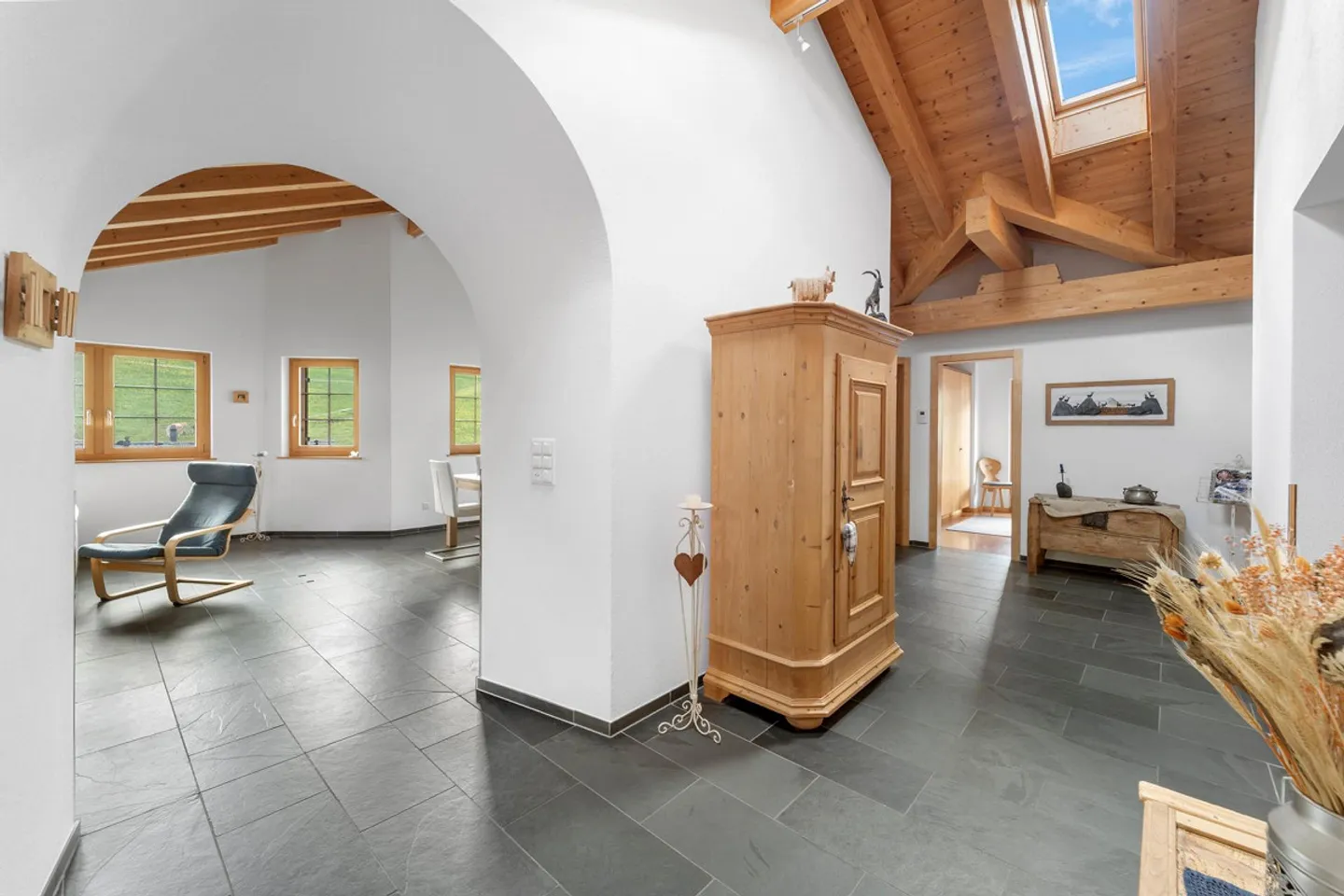 Bellissimo appartamento mansardato di 6 1/2 stanze soleggiato come prima o seconda residenza - Foto 3 di 17