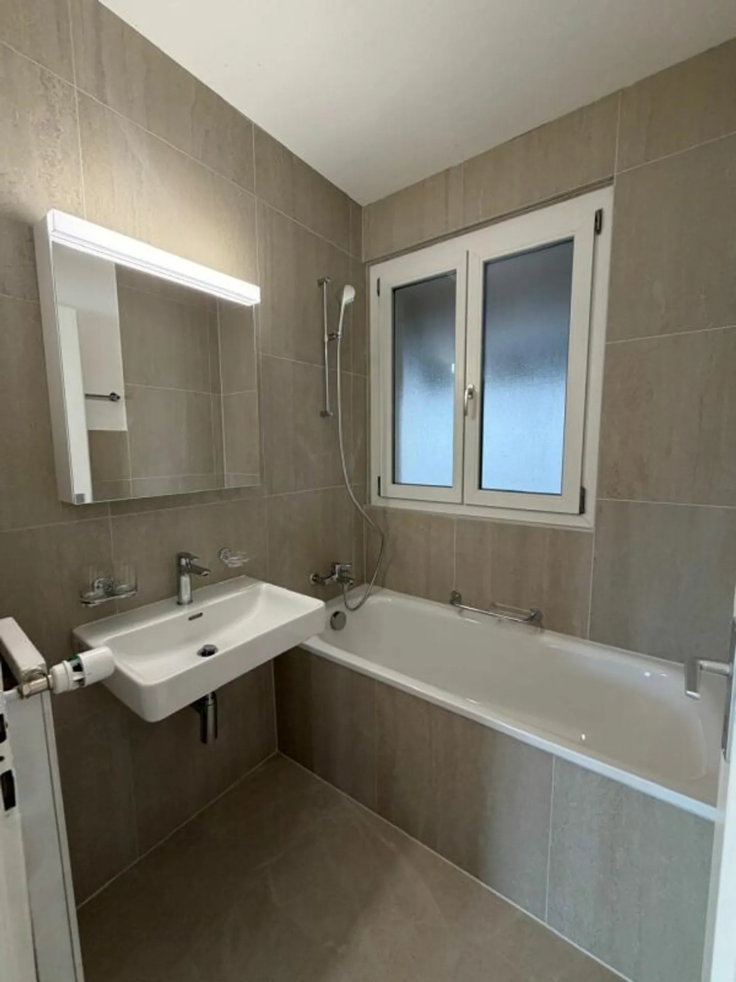 Modern Apartment in Fribourg - Photo 11 of 12