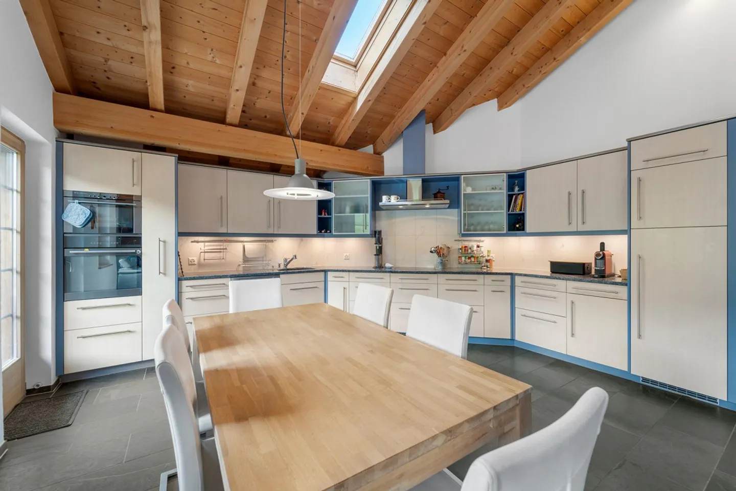 Bellissimo appartamento mansardato di 6 1/2 stanze soleggiato come prima o seconda residenza - Foto 11 di 17