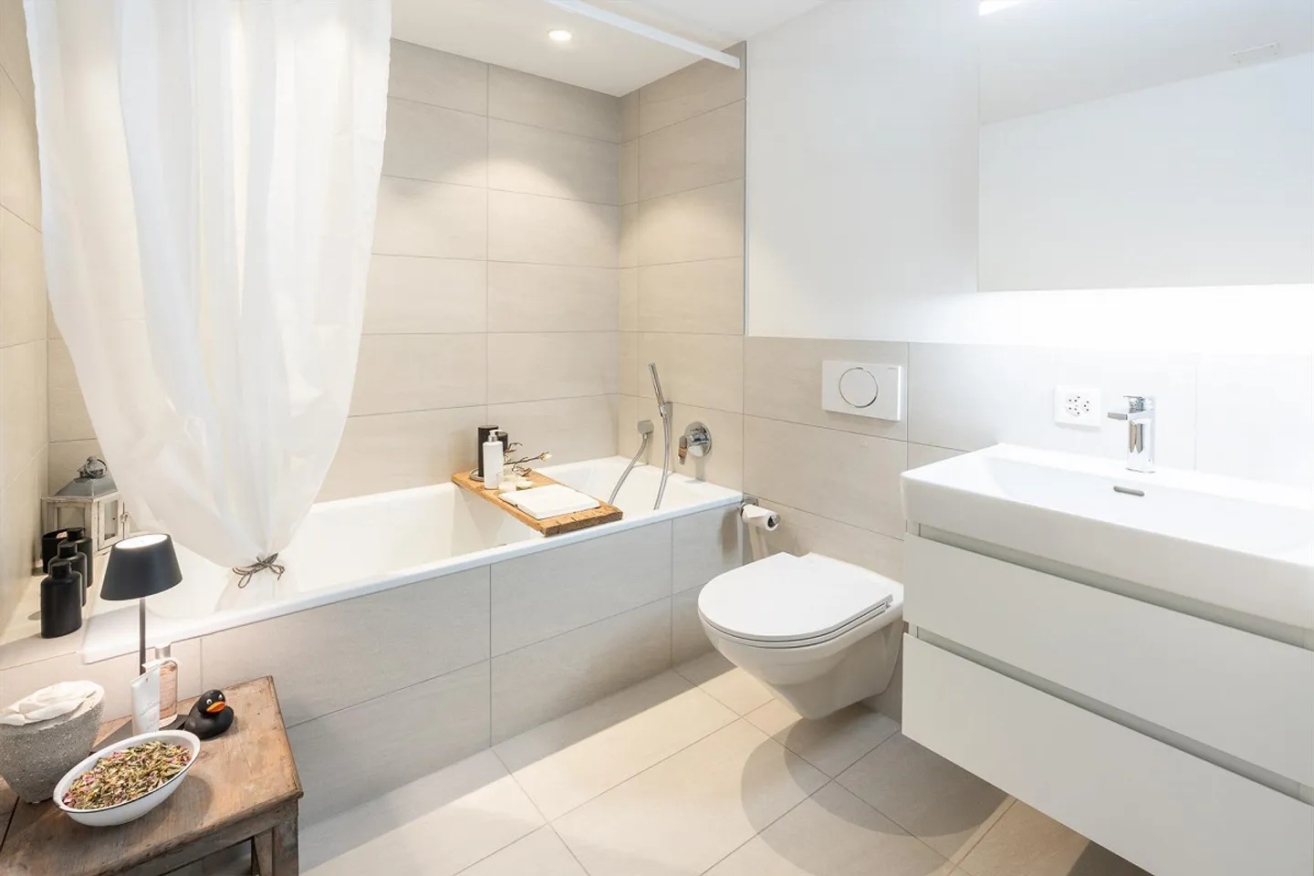 Appartamento attico esclusivo con ampia terrazza, giardino privato e vista mozzafiato - Foto 17 di 20