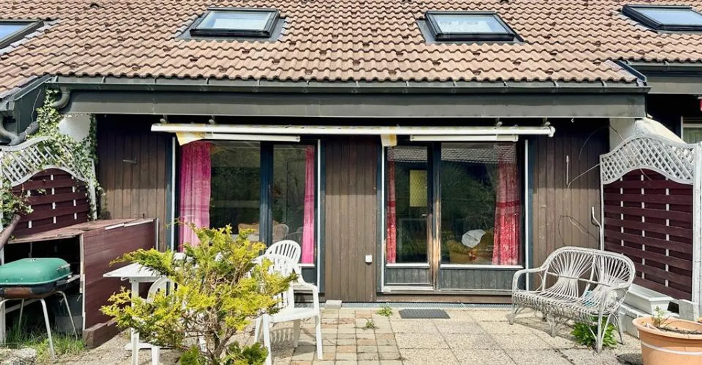 Charming cozy chalet with south-facing terrace, garage and authentic character - Photo 1 of 10