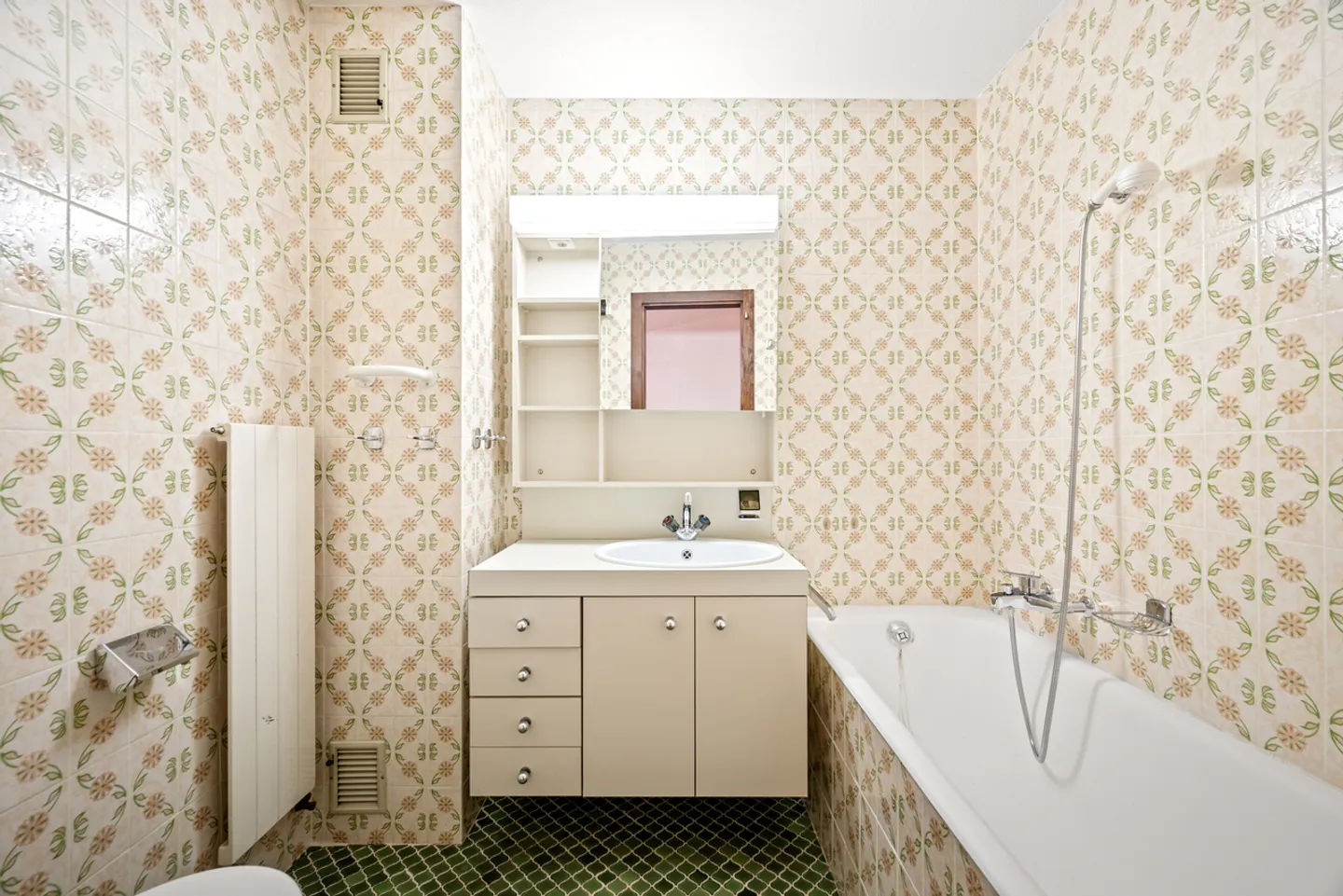 Chalet with Mountain Views - Photo 11 of 22