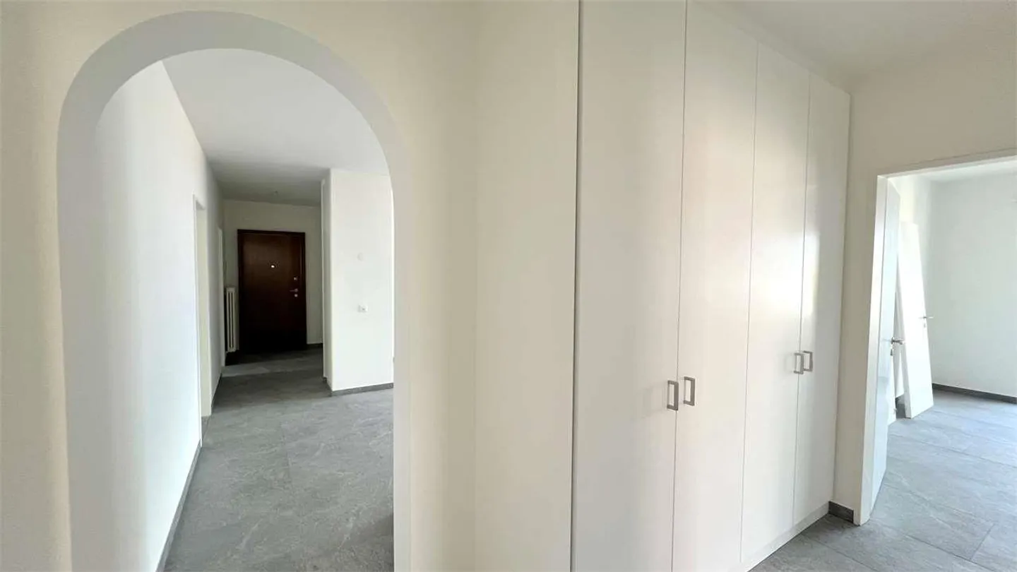 Muralto - Elegant 4.5 with Lake View and Terrace - Photo 8 of 13