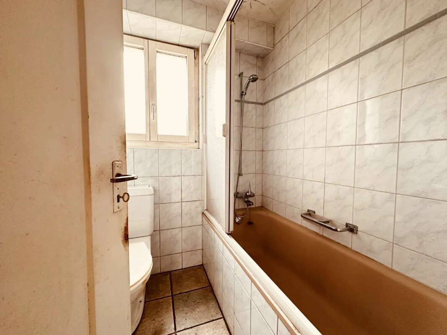 Maison individuelle indépendante, construite en 1949, nécessitant des rénovations avec potentiel - Photo 8 sur 9