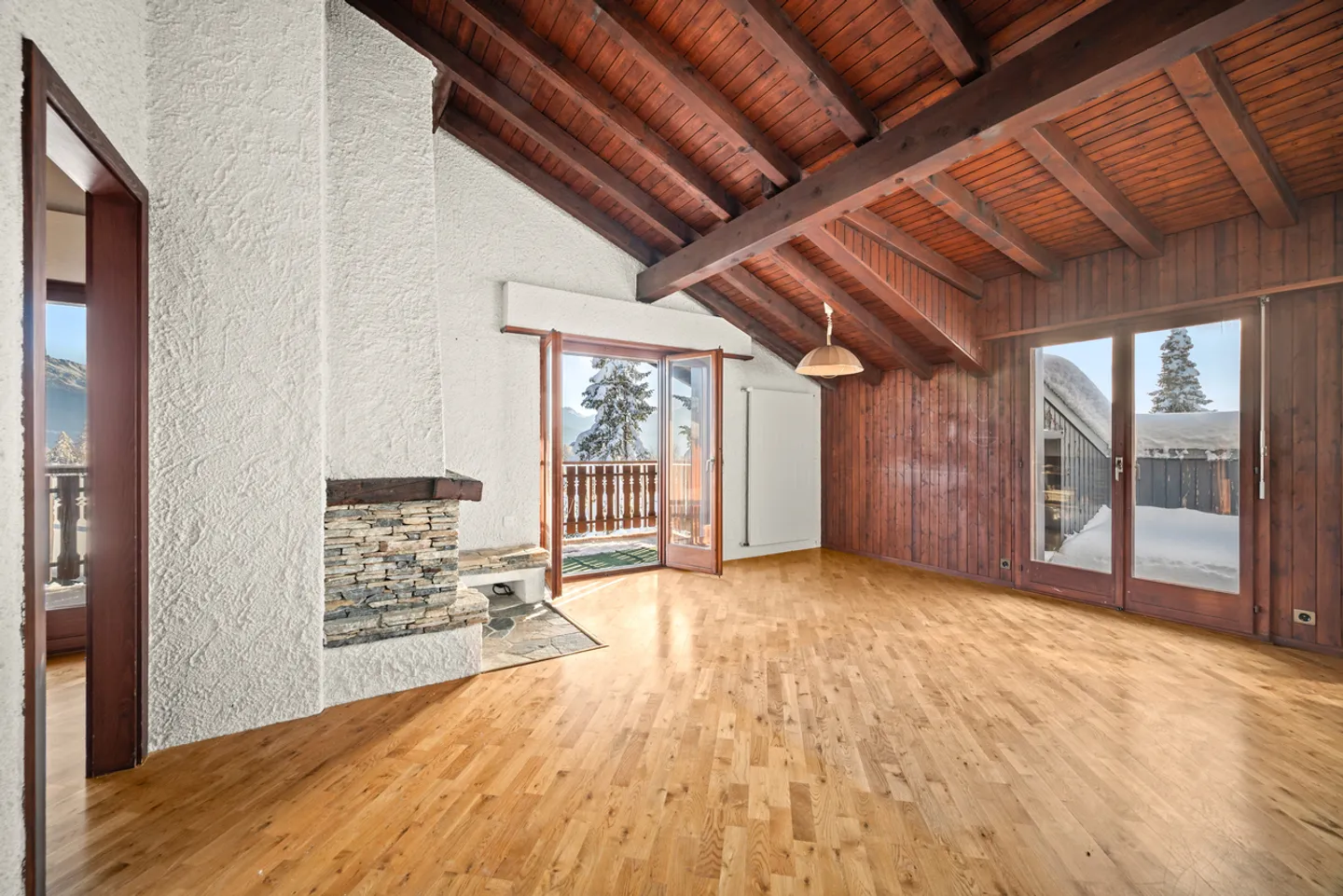 Chalet with Mountain Views - Photo 16 of 22