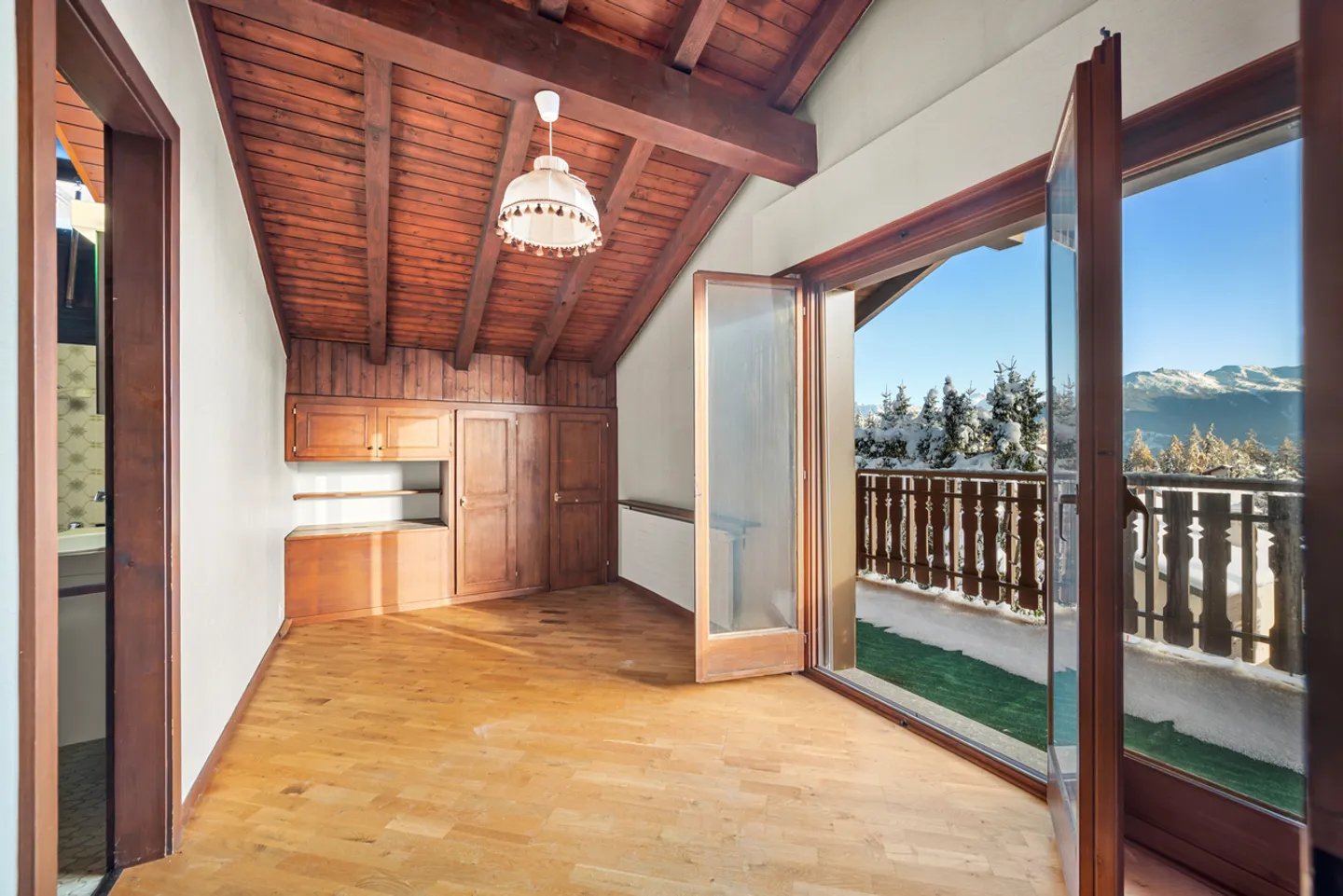 Chalet with Mountain Views - Photo 18 of 22