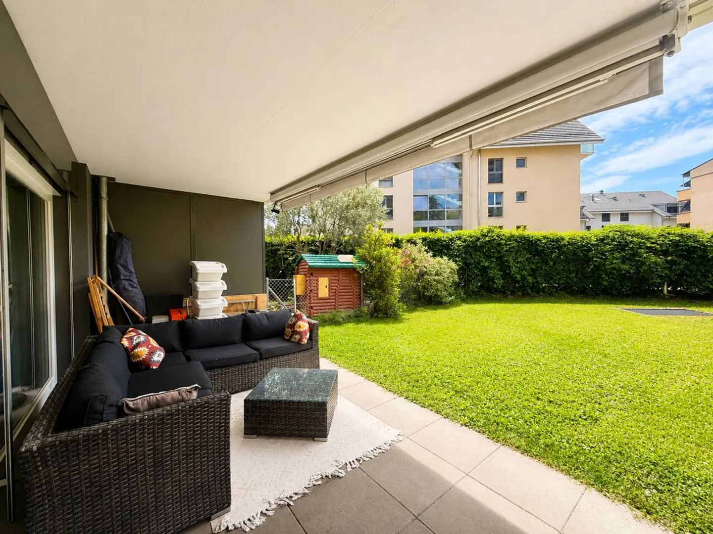 Superb 3.5-room apartment with private garden near the lake - Photo 1 of 12