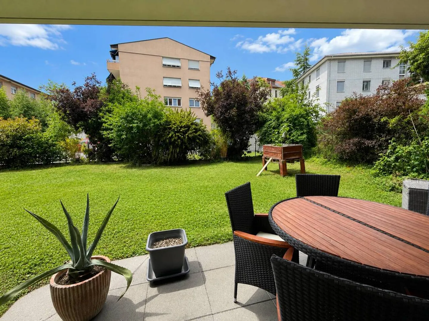 Superb 3.5-room apartment with private garden near the lake - Photo 11 of 12