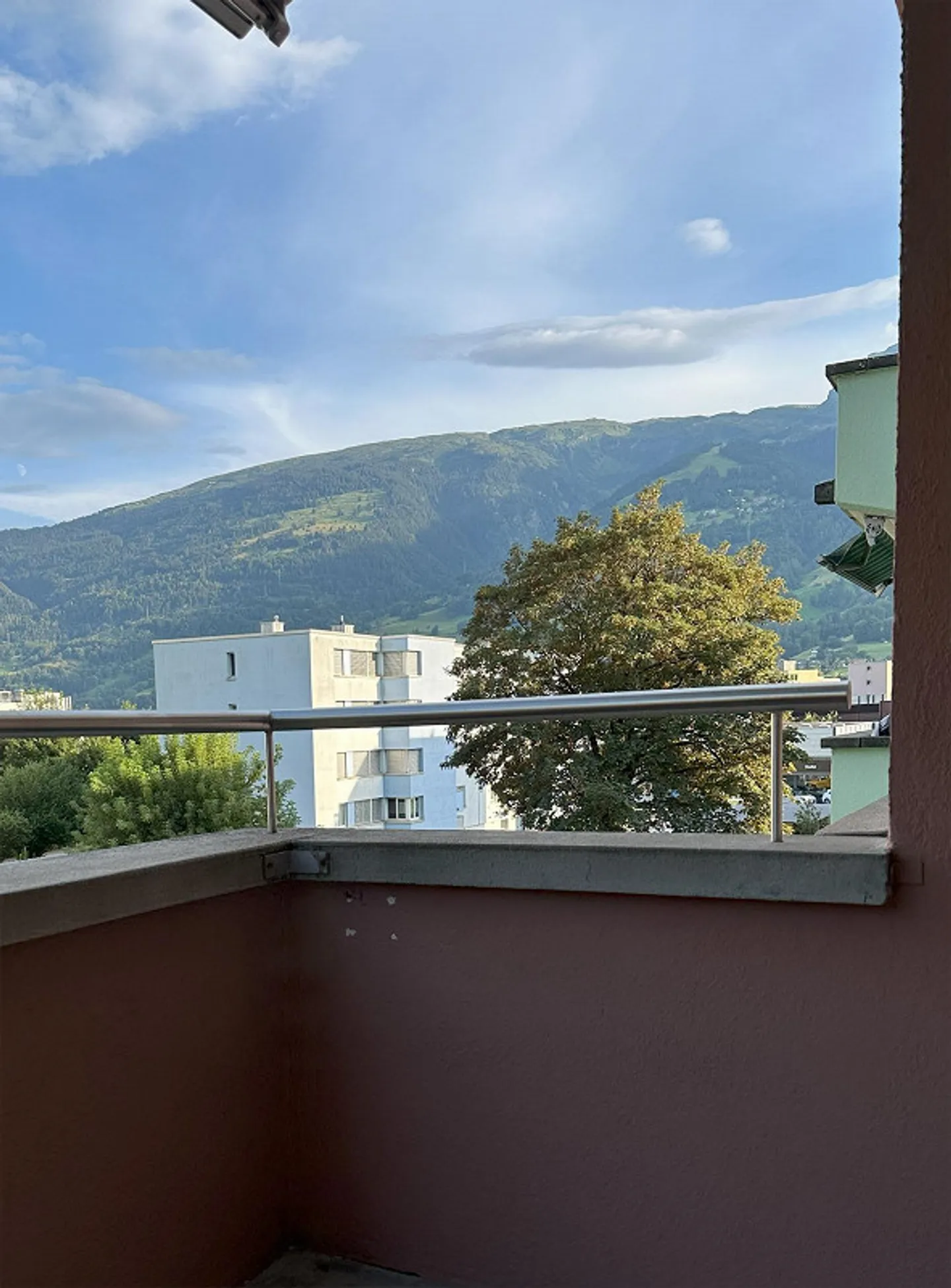 Beautifully renovated 3.5 room apartment with stunning views - Photo 9 of 10