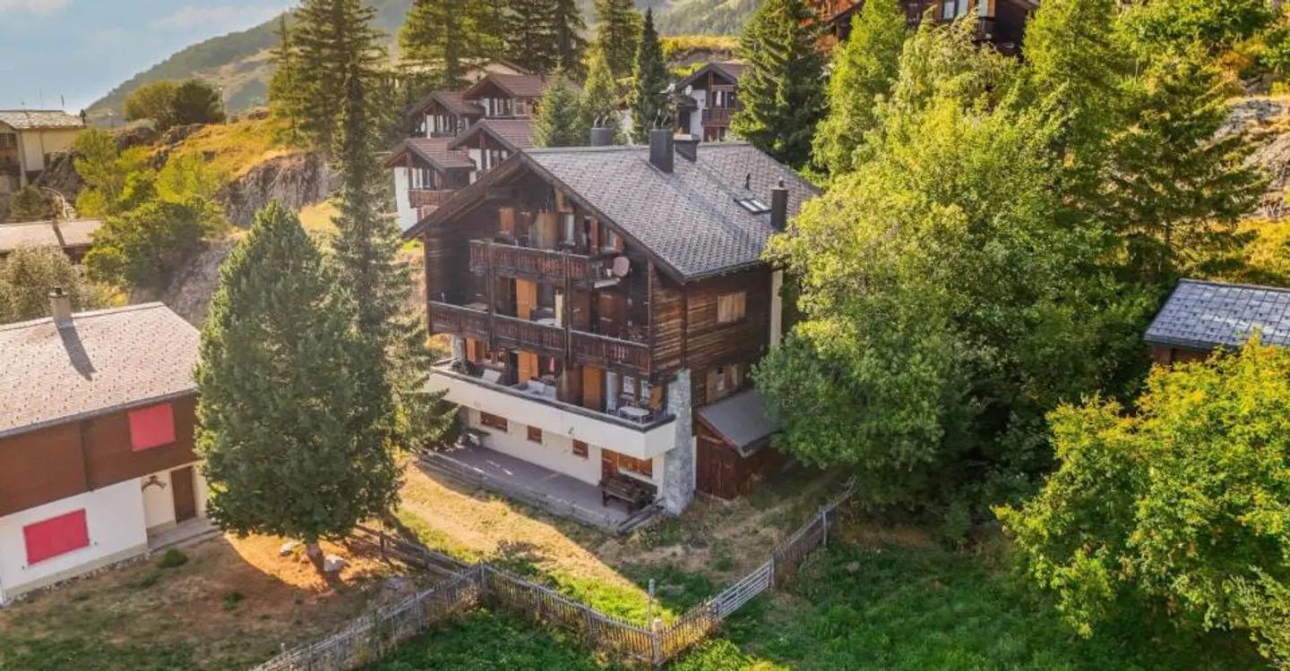 Charmante Chalet Wohnung in Jeizinen - Foto 1 von 11