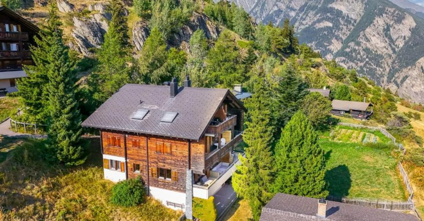 Charmante Chalet Wohnung in Jeizinen - Foto 2 von 11