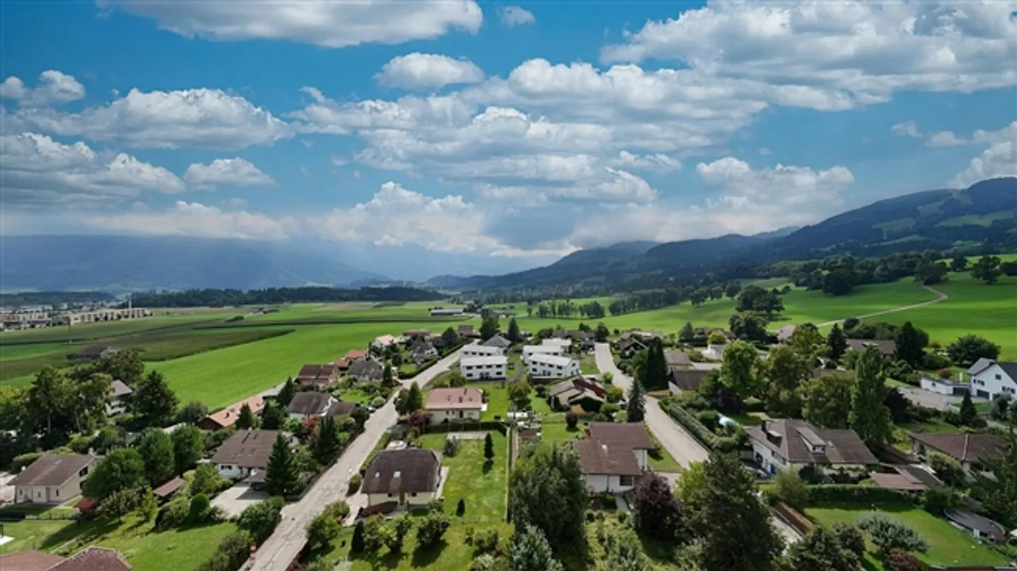 Outstanding, modern 5.5-room semi-detached house in La Tour-de-Trême - Photo 1 of 5