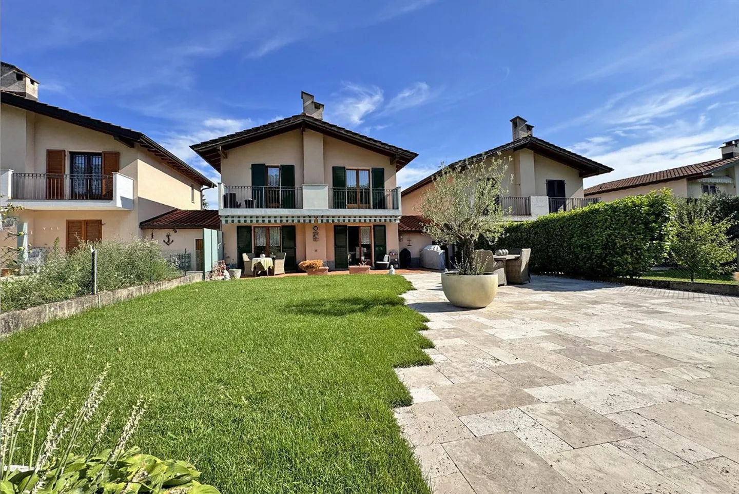 Schöne 4.5-Zimmer-Villa mit Garten und Grotte in Novazzano - Foto 2 von 11