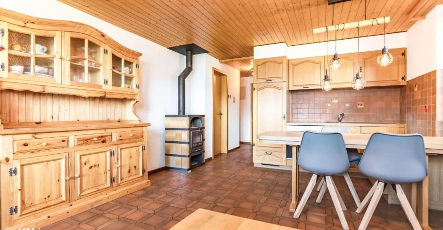 Charmante Chalet Wohnung in Jeizinen - Foto 3 von 11