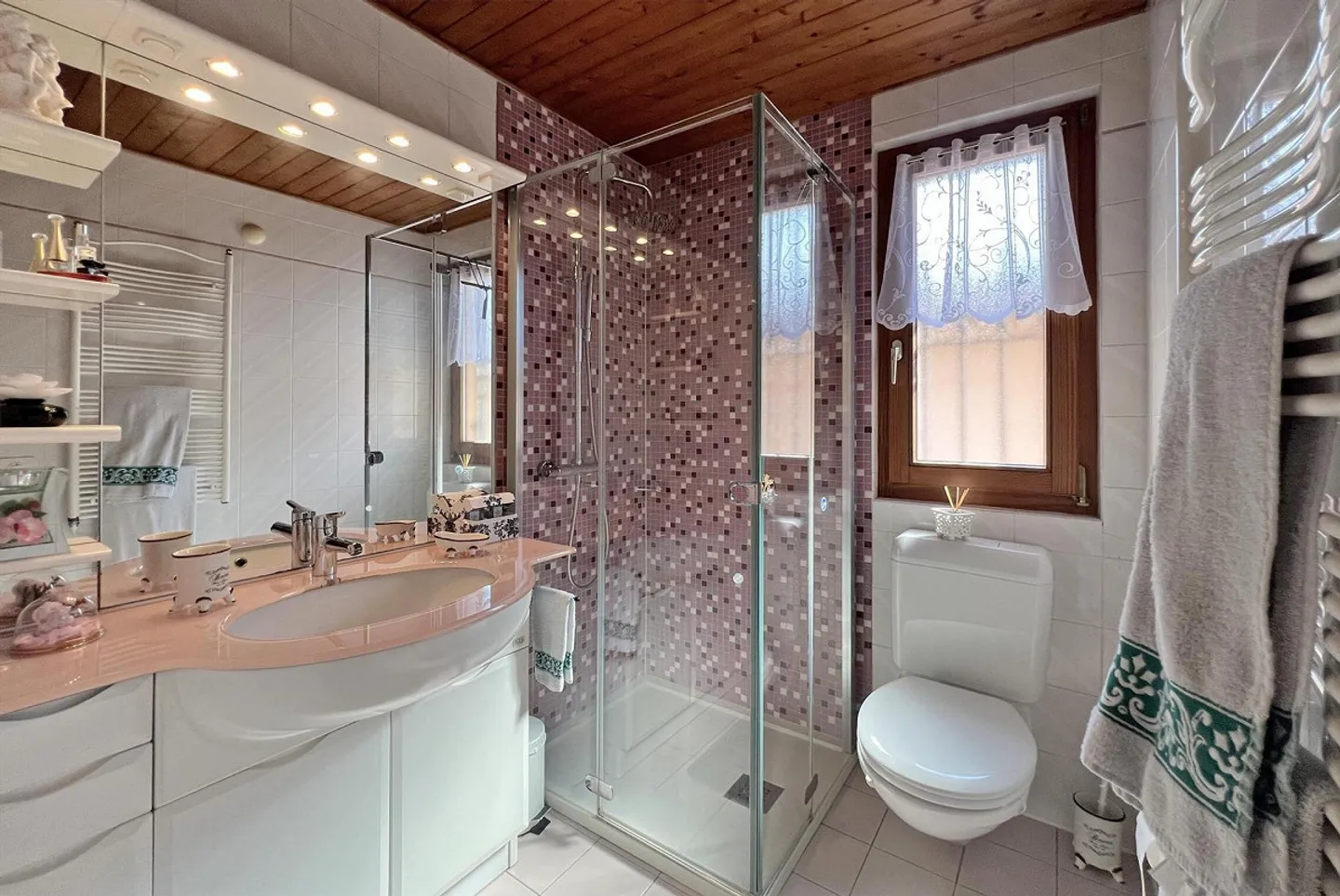 Schöne 4.5-Zimmer-Villa mit Garten und Grotte in Novazzano - Foto 5 von 11