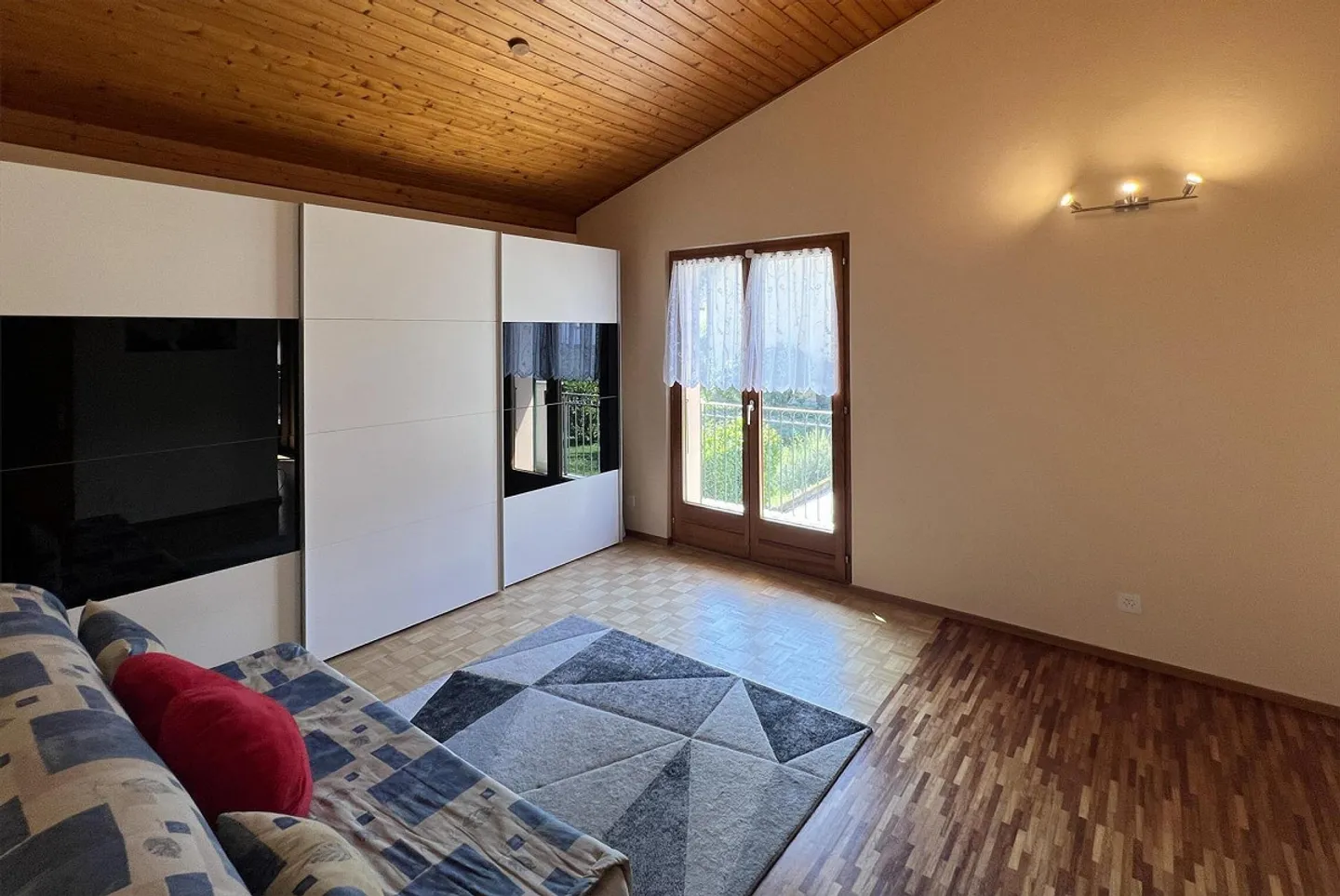 Schöne 4.5-Zimmer-Villa mit Garten und Grotte in Novazzano - Foto 7 von 11