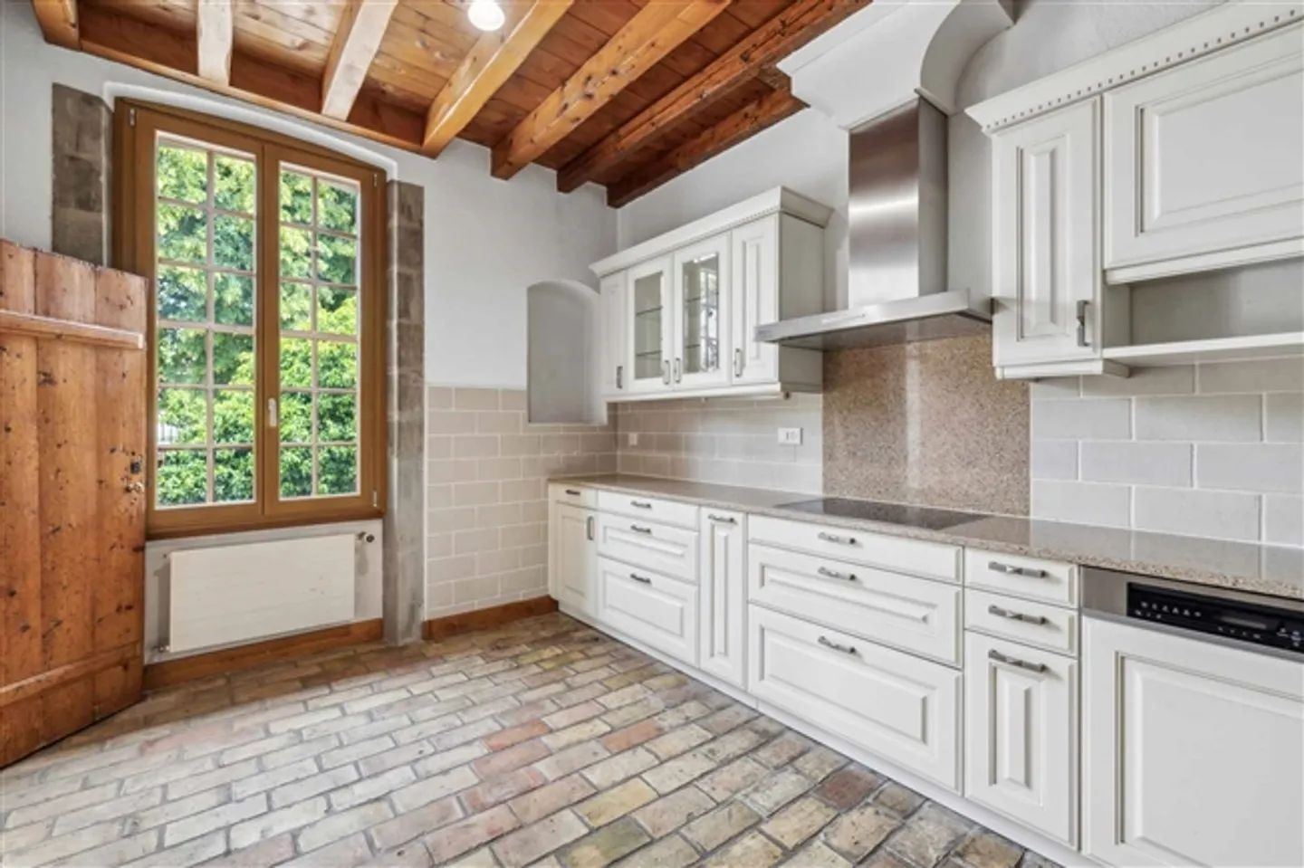 Charme et Authenticité : Excellent Maison au Cœur du Village - Photo 3 sur 10