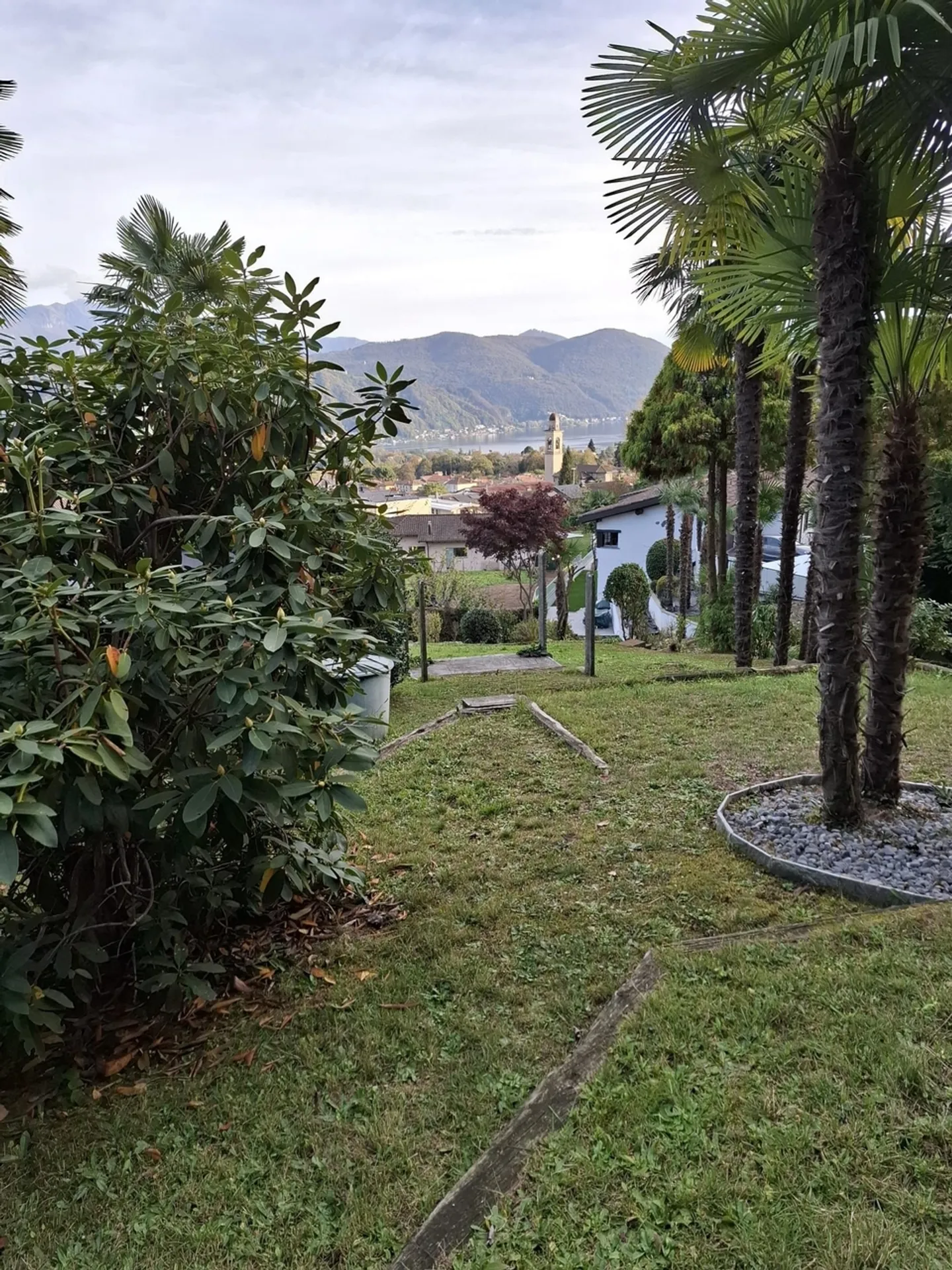 Building plot with lake view and private access in an exclusive location near Lake Lugano - Photo 9 of 13