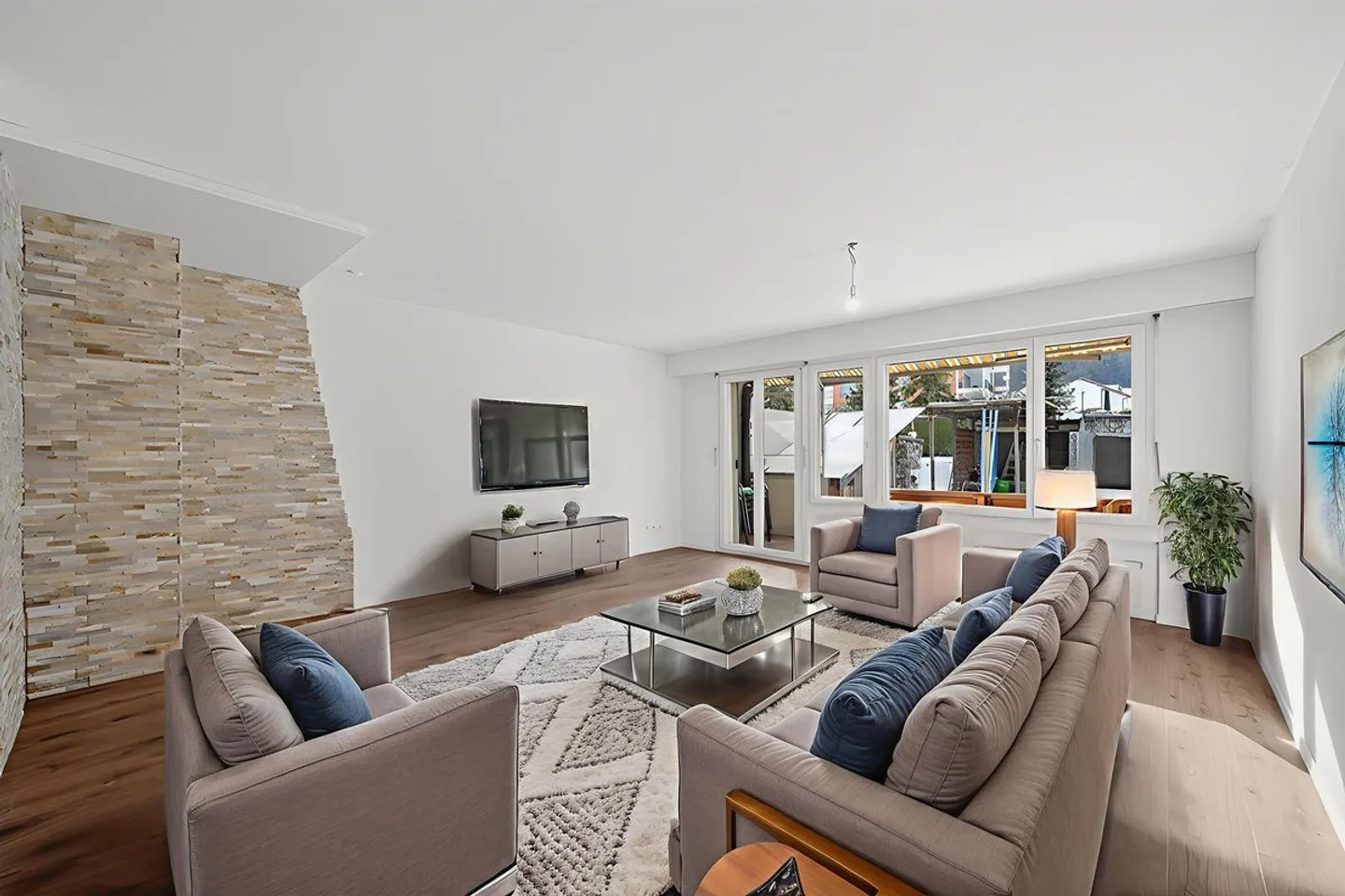 Stepped house for sale - Photo 1 of 13