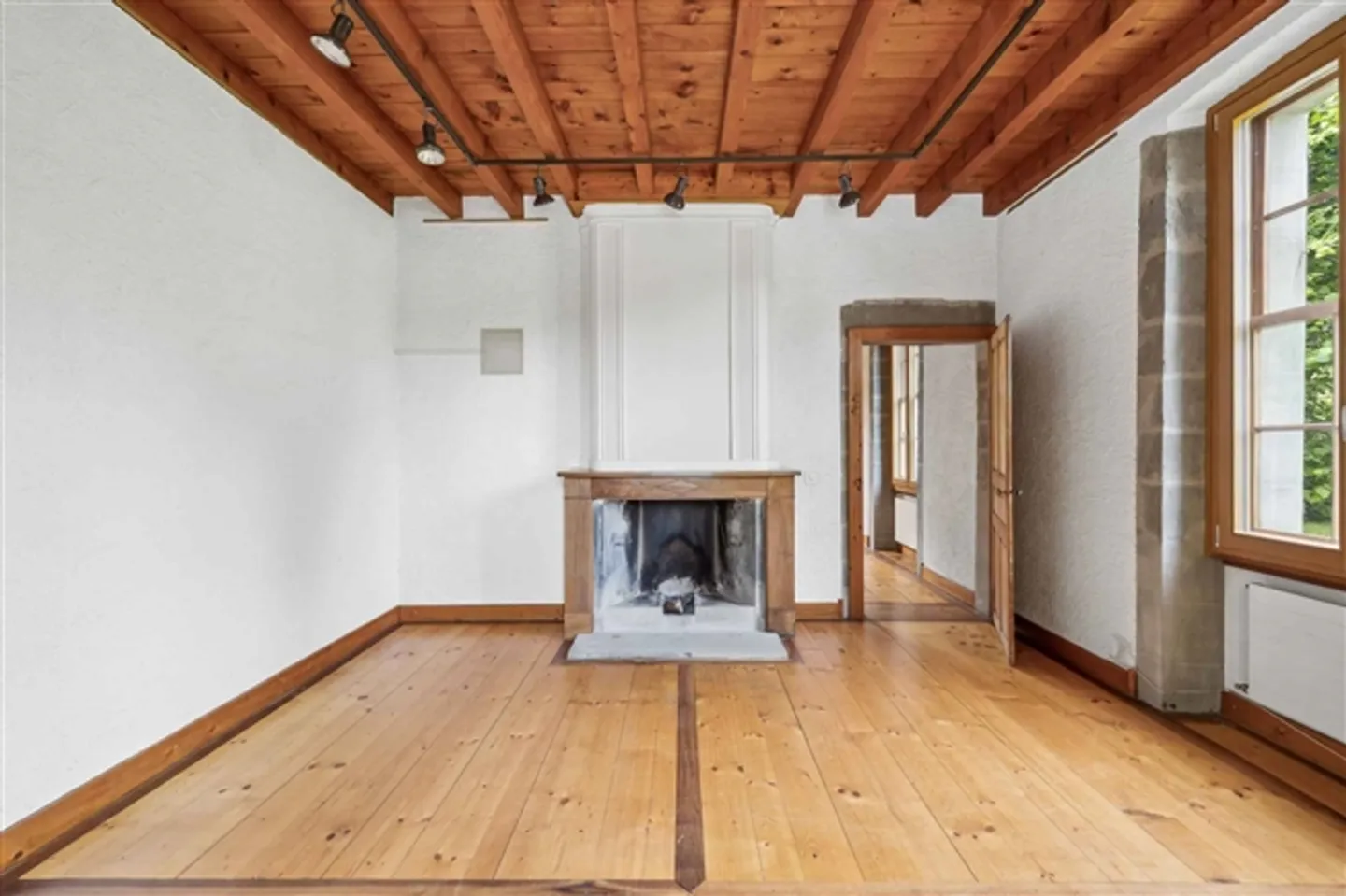 Charme et Authenticité : Excellent Maison au Cœur du Village - Photo 4 sur 10