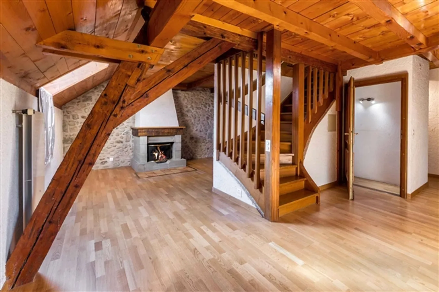 Charme et Authenticité : Excellent Maison au Cœur du Village - Photo 6 sur 10