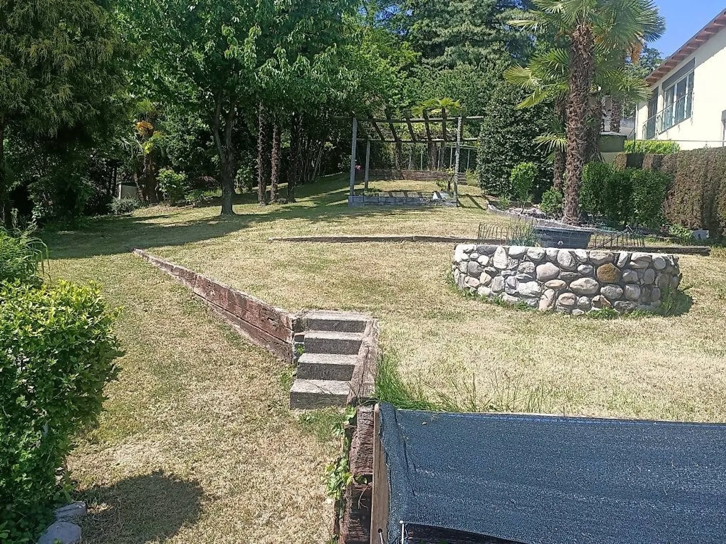 Building plot with lake view and private access in an exclusive location near Lake Lugano - Photo 2 of 13