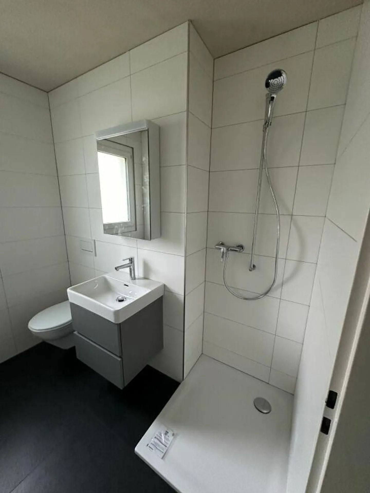 Appartamento parzialmente ristrutturato nel verde - Foto 2 di 9