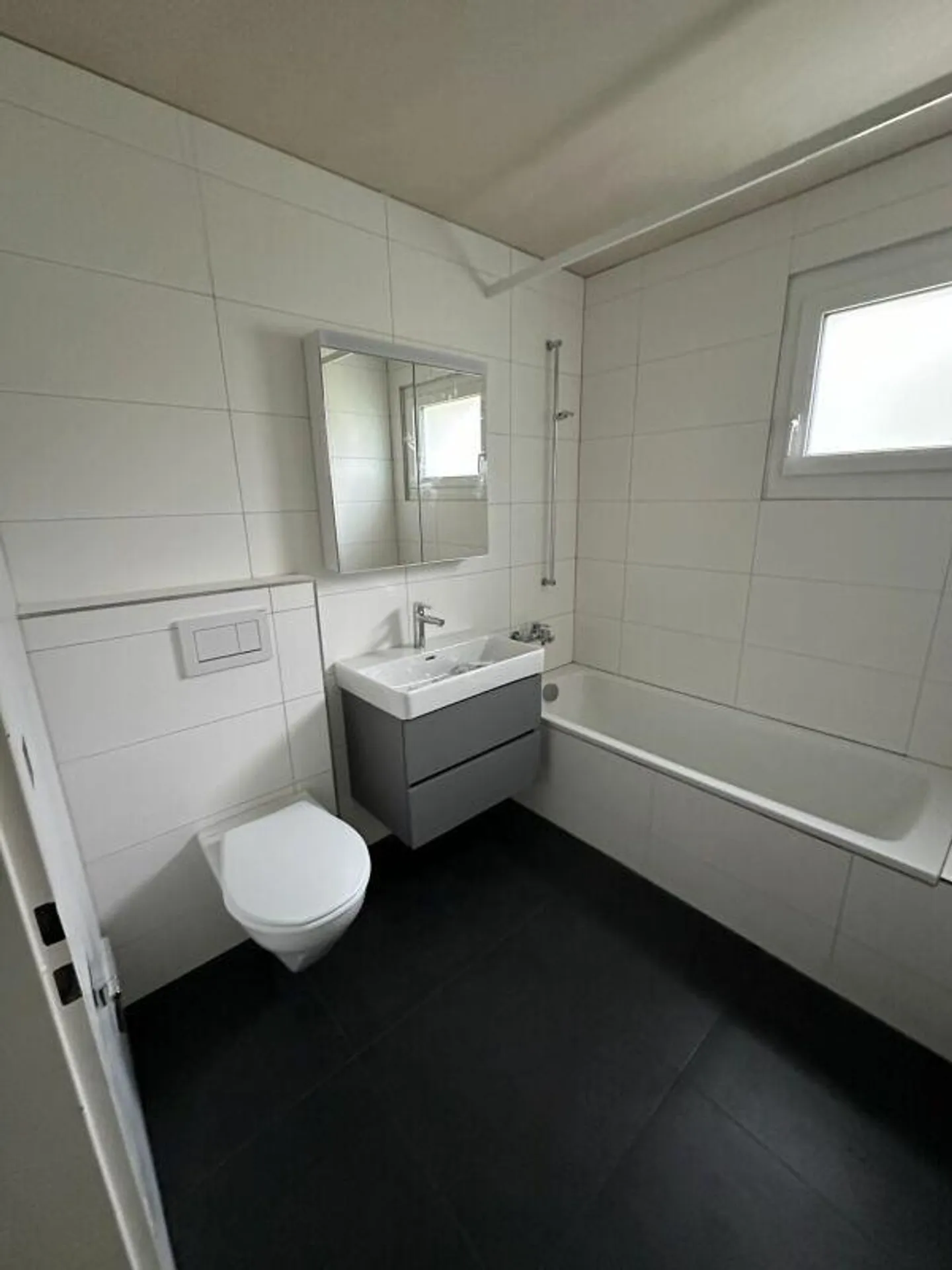 Appartamento parzialmente ristrutturato nel verde - Foto 3 di 9