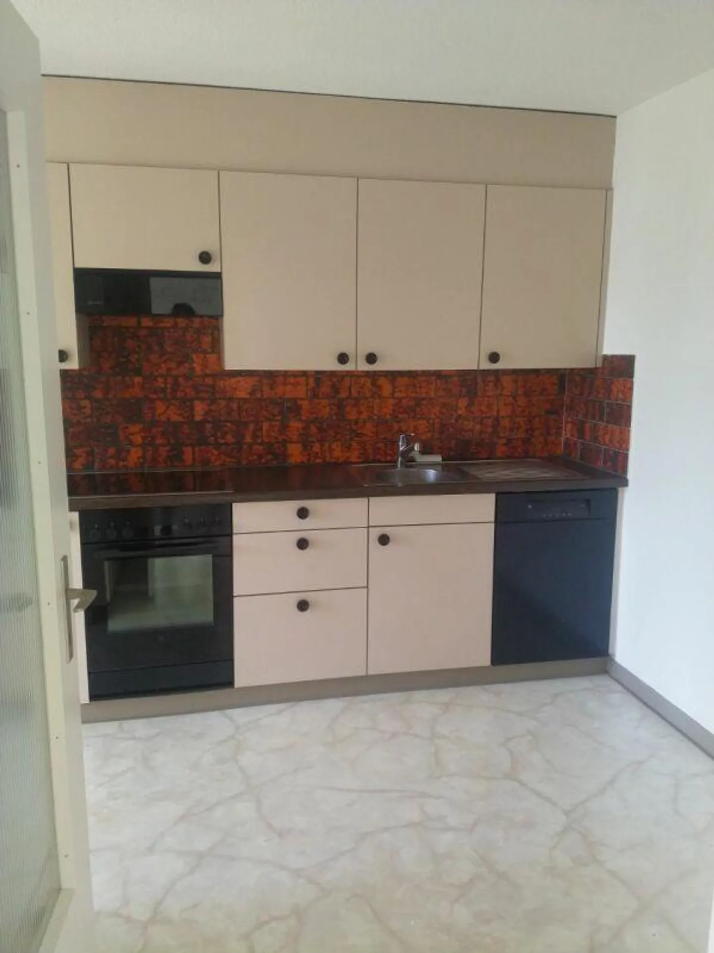 Appartamento parzialmente ristrutturato nel verde - Foto 8 di 9