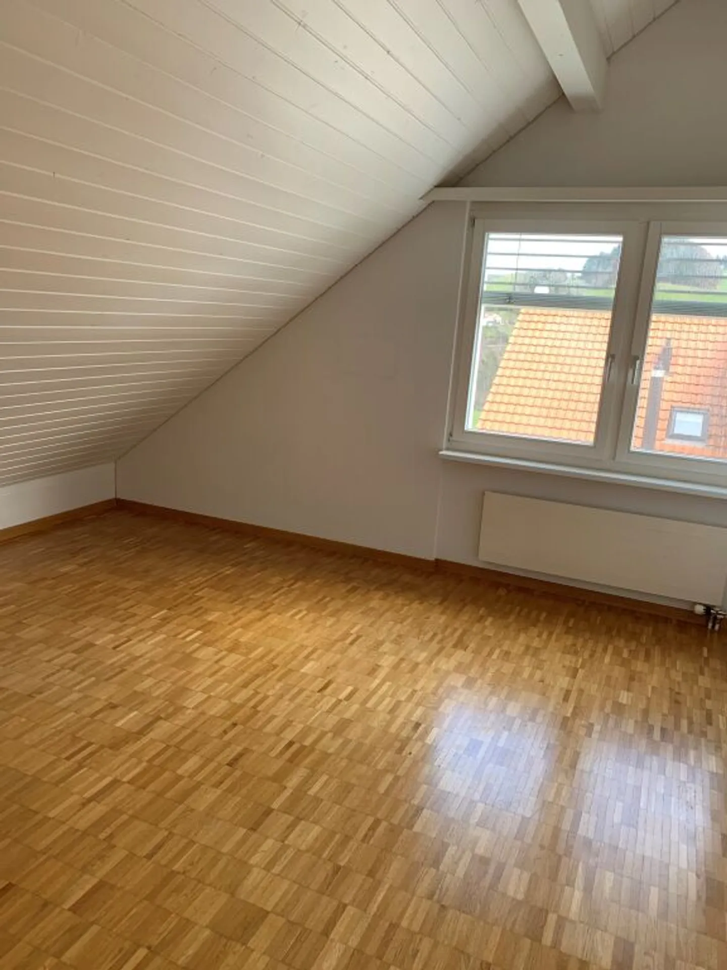 PROMOTION DE FIN D'ÉTÉ - Appartement sous les toits ensoleillé avec belle vue - Photo 5 sur 6