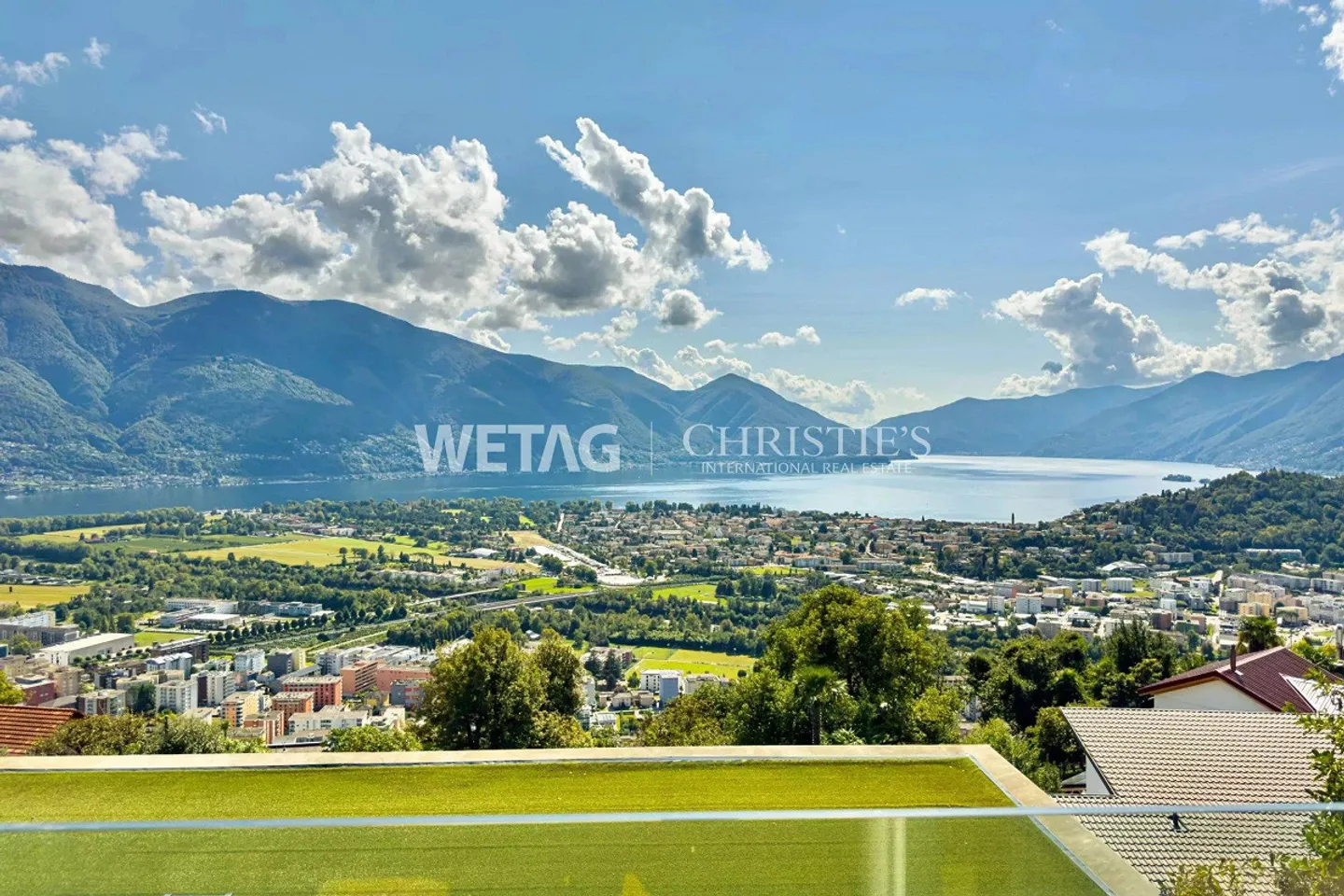 Attico moderno con vista panoramica in vendita a Locarno Monti - Foto 2 di 13