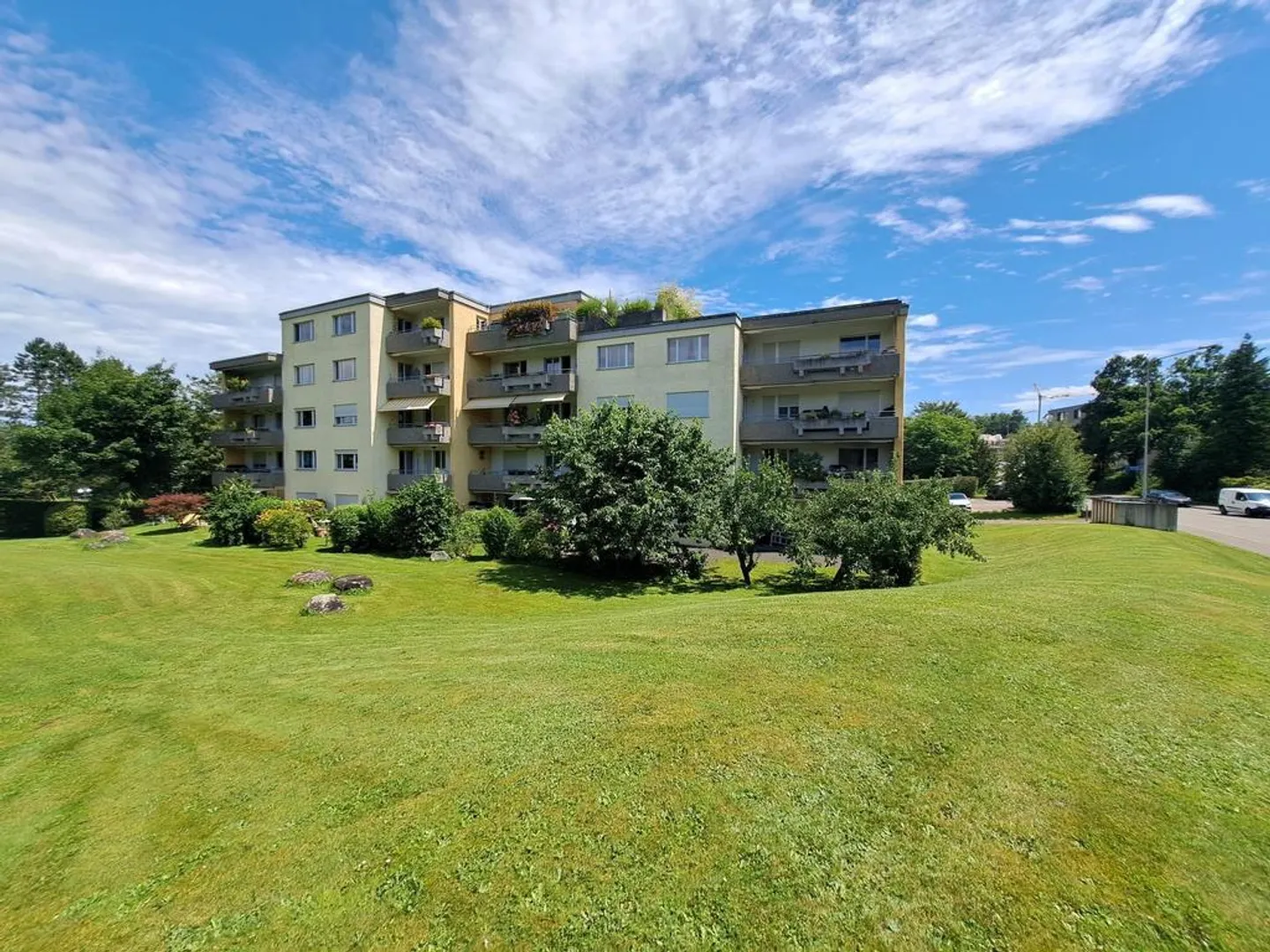 Grosszügige 4.5-Zimmerwohnung im Zentrum von Dietlikon - Foto 1 von 10