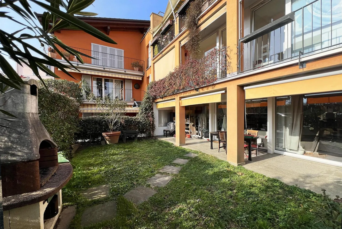 Geräumiges Duplex mit 3.5 Zimmern und privatem Garten in Agno - Foto 2 von 11