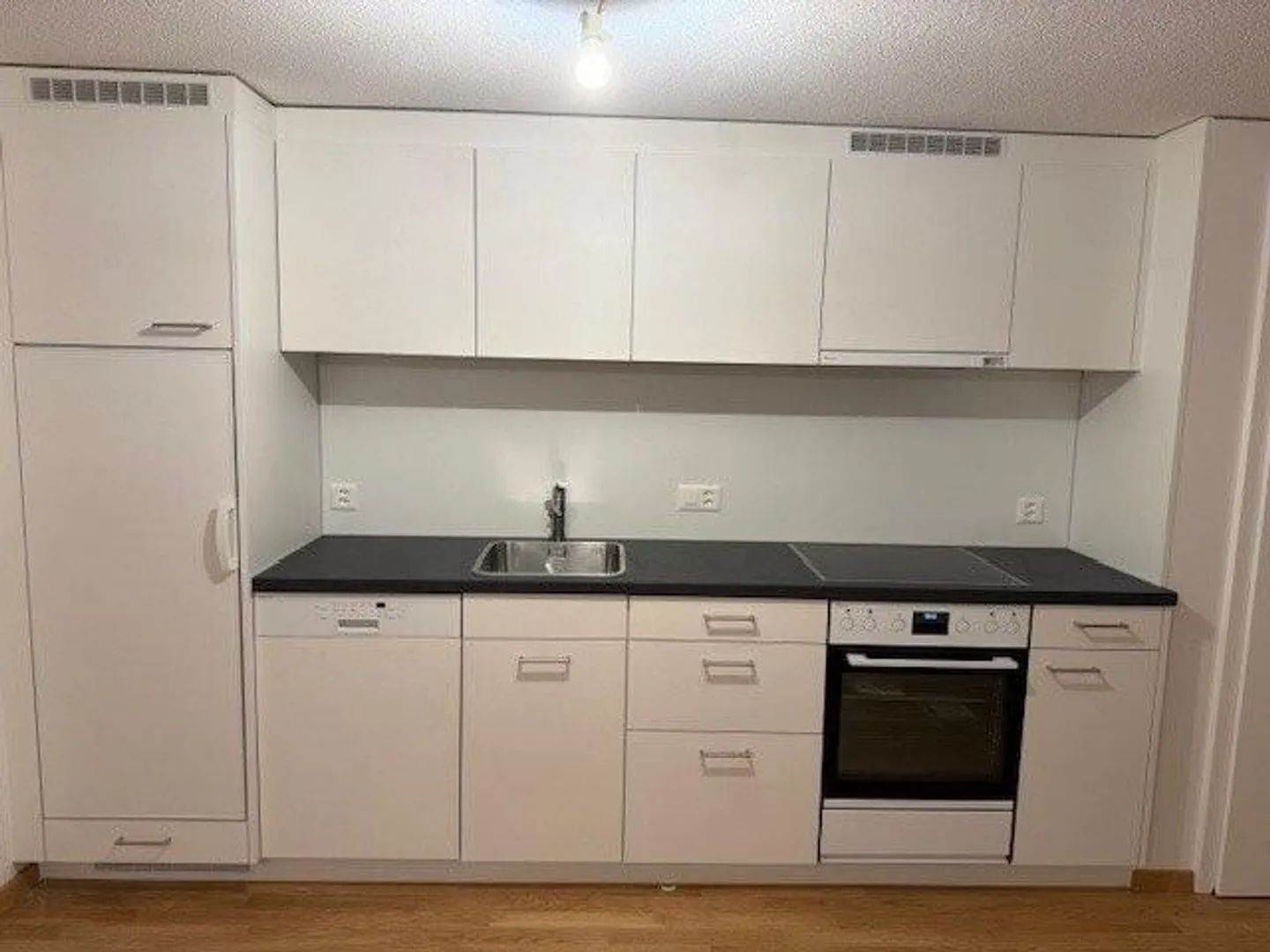 Renovated 2-room apartment in Signau - Photo 2 of 11
