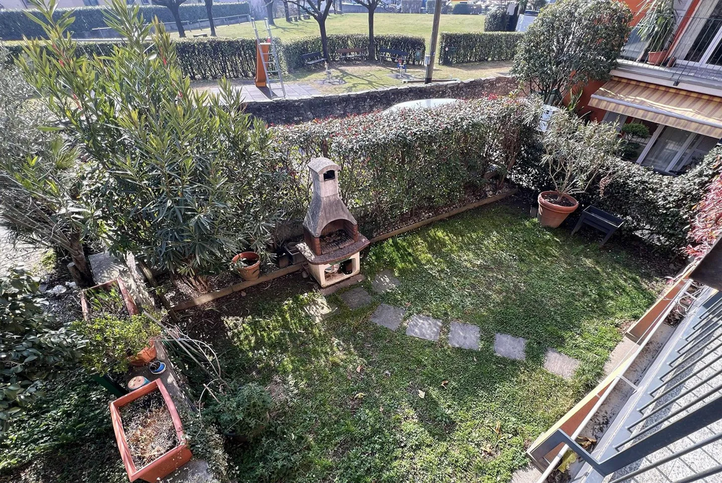 Geräumiges Duplex mit 3.5 Zimmern und privatem Garten in Agno - Foto 9 von 11