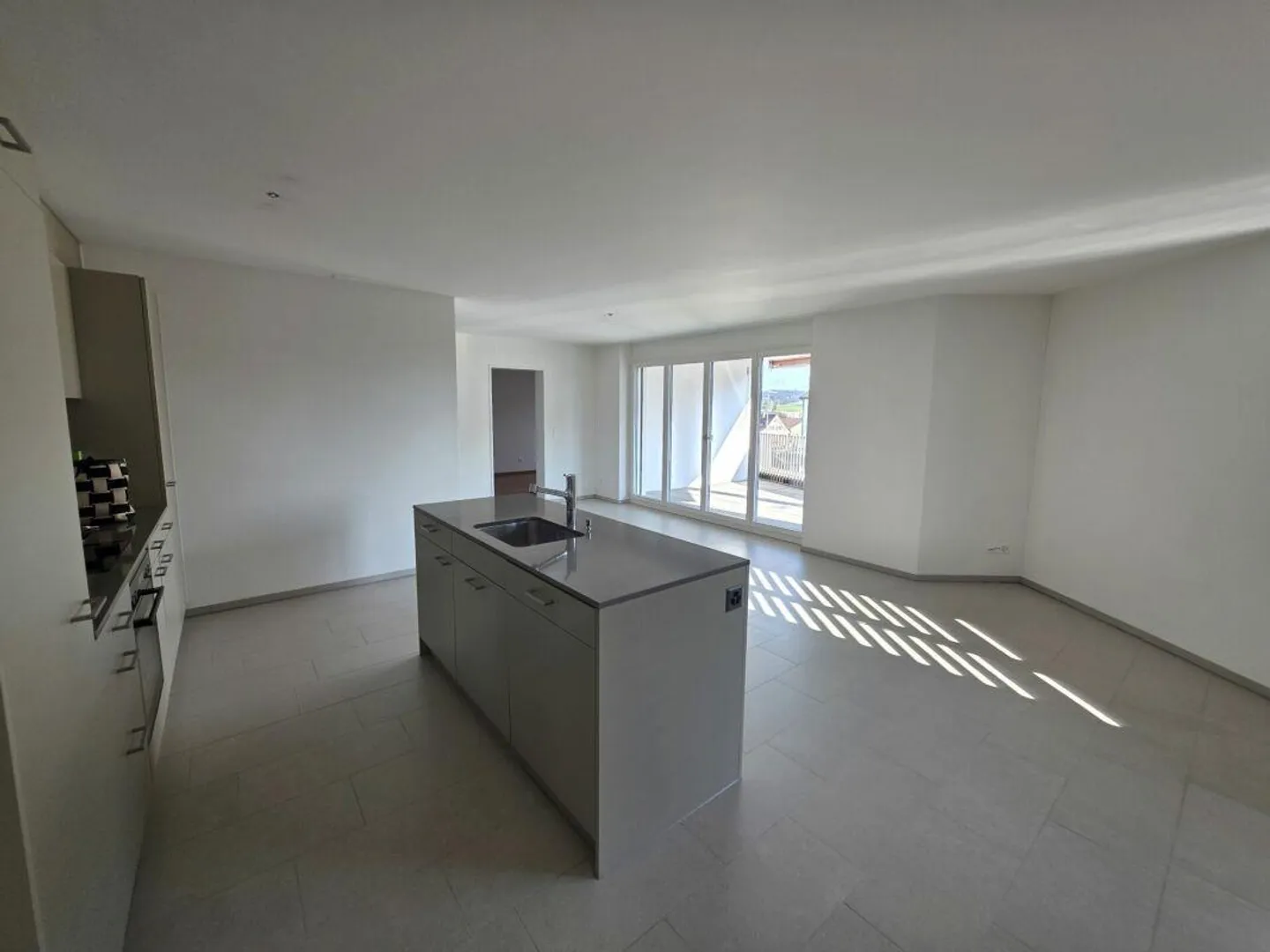 Appartement lumineux de 3,5 pièces à louer dans un emplacement central - Photo 1 sur 11