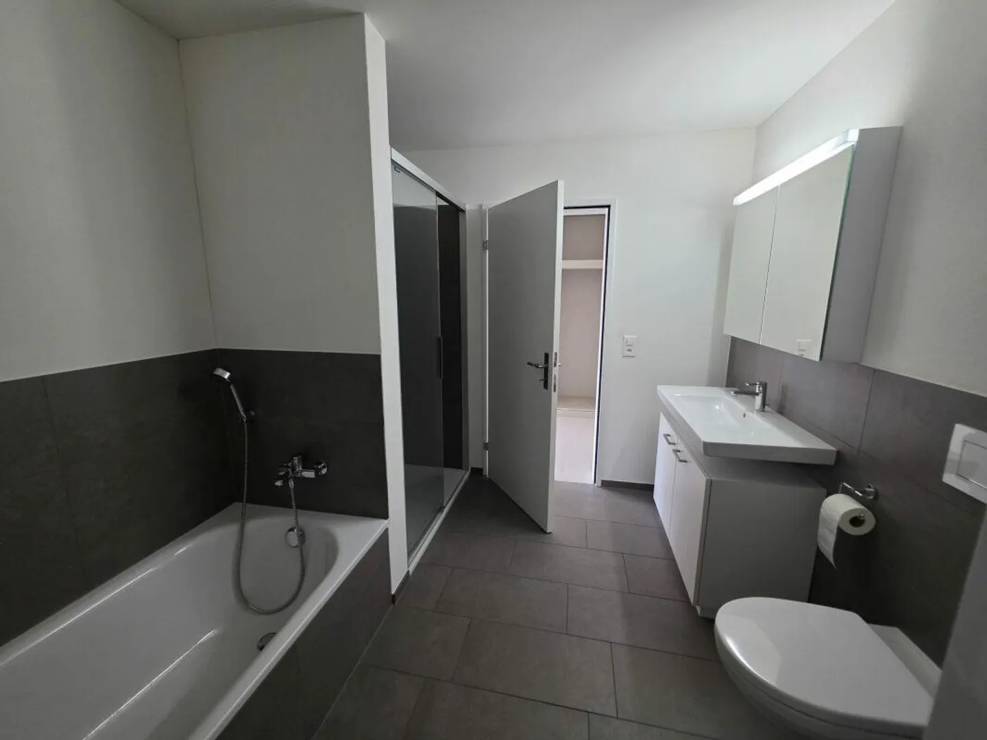Appartement lumineux de 3,5 pièces à louer dans un emplacement central - Photo 4 sur 11