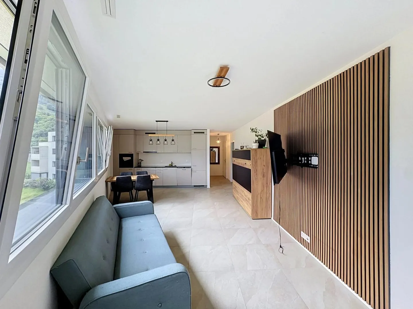 Grand studio dans un bâtiment cecb AA - Photo 2 sur 7