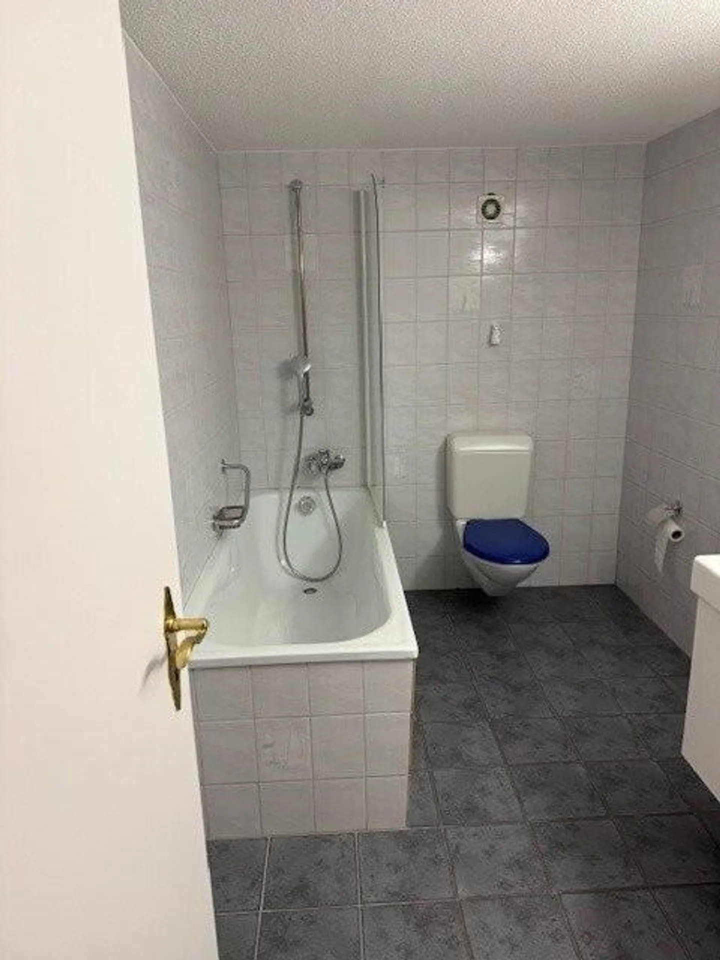 Renovated 2-room apartment in Signau - Photo 6 of 11