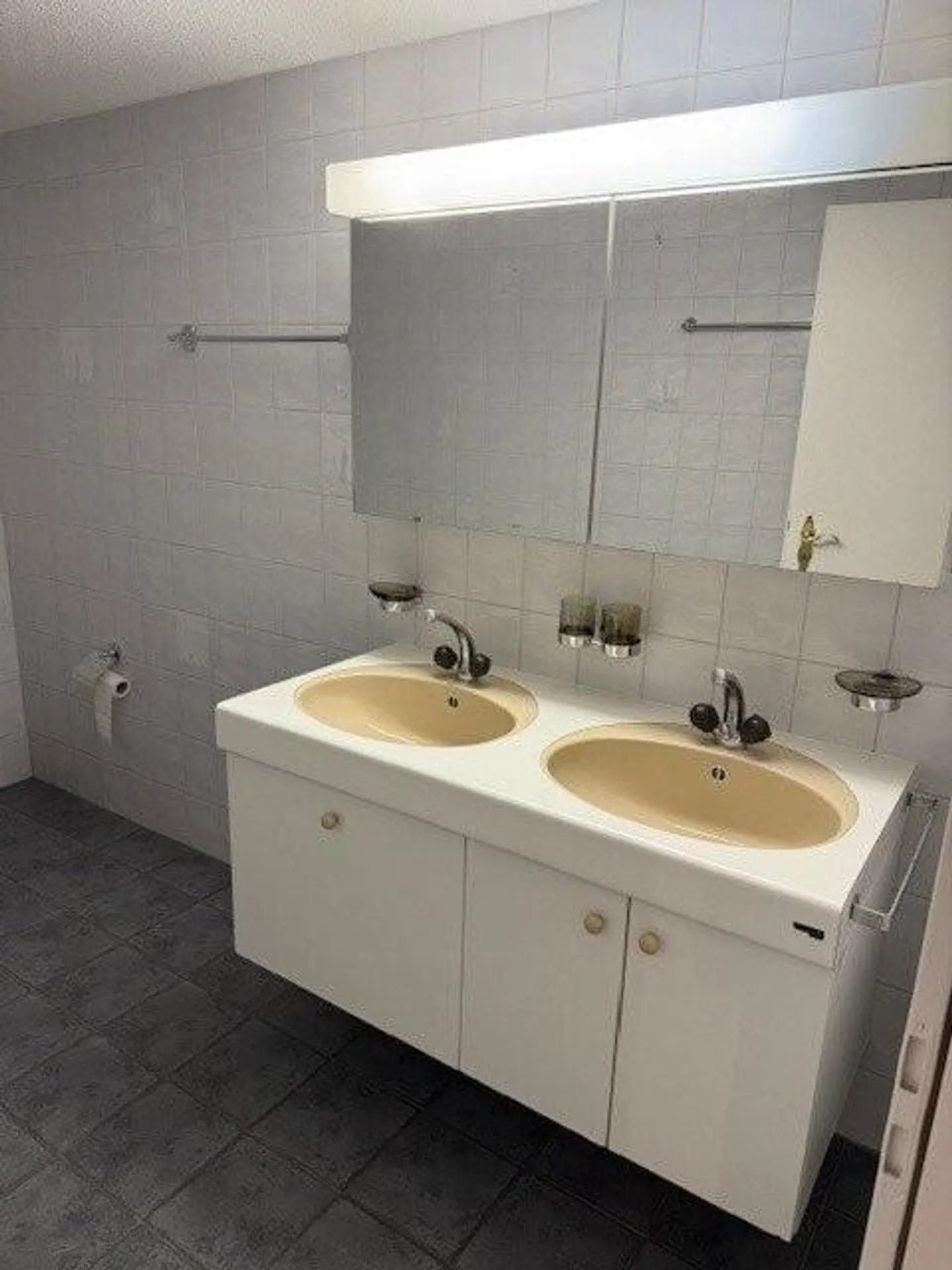 Renovated 2-room apartment in Signau - Photo 7 of 11