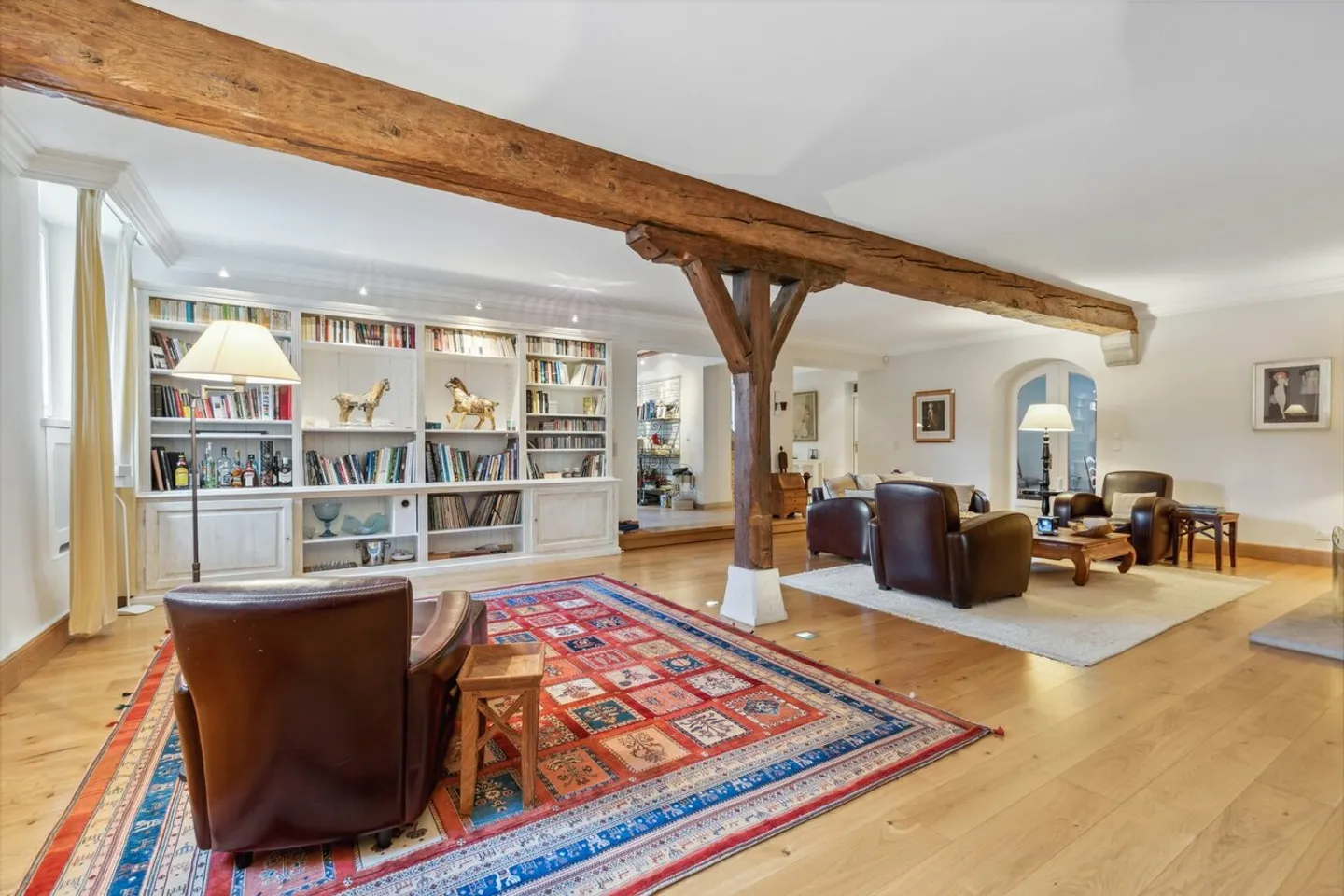 RARE - PATRICIAN HOUSE WITH HIGH-QUALITY MATERIALS AND SWIMMING POOL - Photo 2 of 19