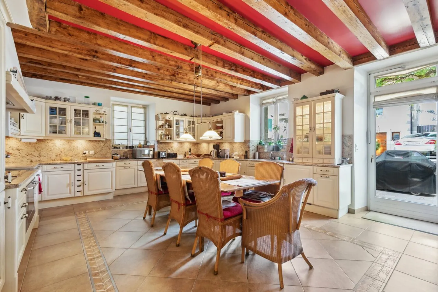 RARE - PATRICIAN HOUSE WITH HIGH-QUALITY MATERIALS AND SWIMMING POOL - Photo 6 of 19