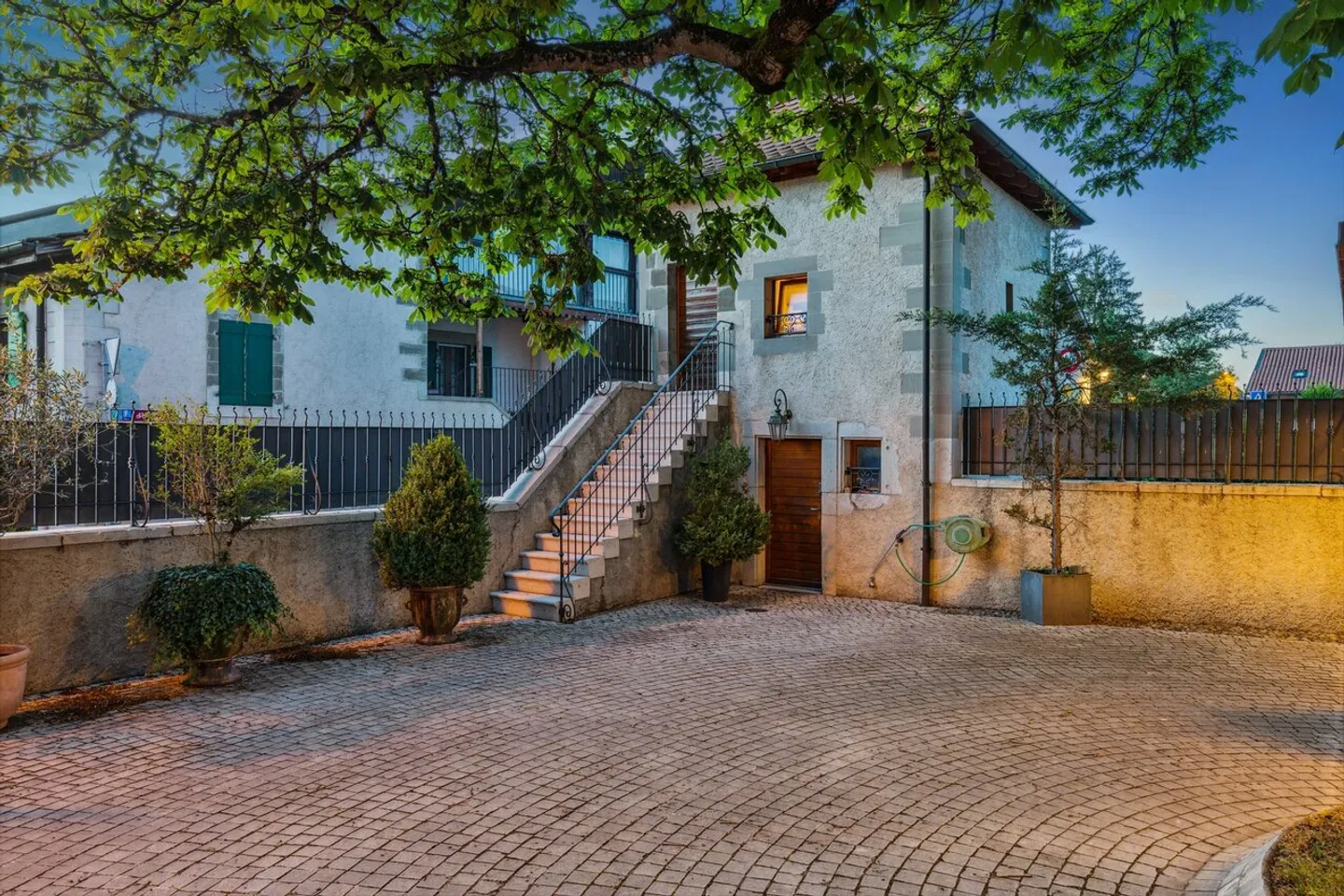 RARE - PATRICIAN HOUSE WITH HIGH-QUALITY MATERIALS AND SWIMMING POOL - Photo 17 of 19