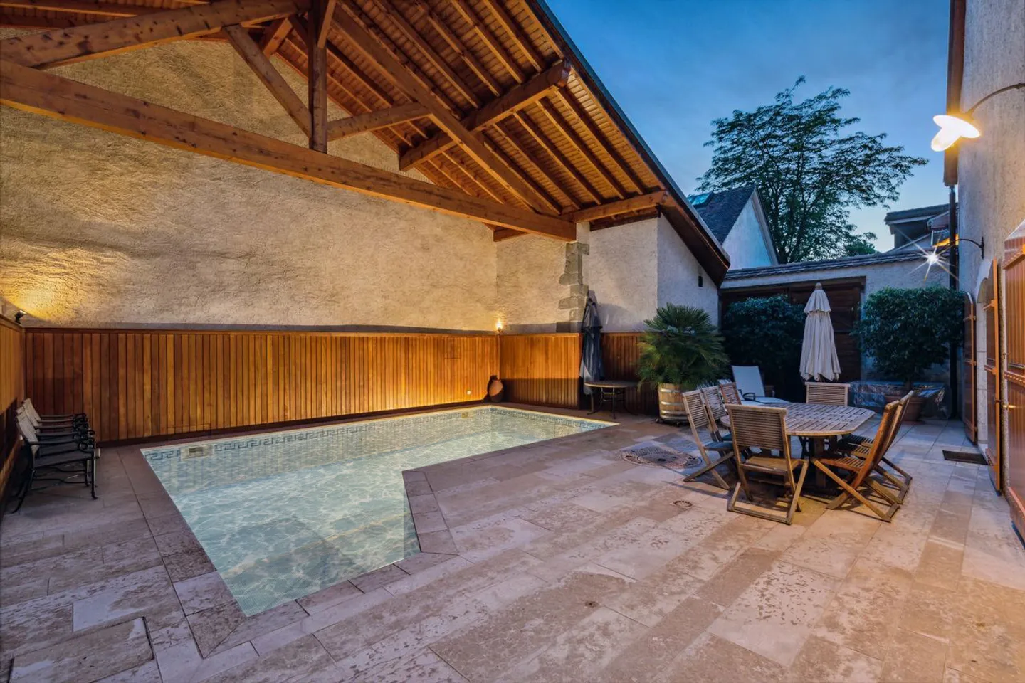 RARE - PATRICIAN HOUSE WITH HIGH-QUALITY MATERIALS AND SWIMMING POOL - Photo 18 of 19