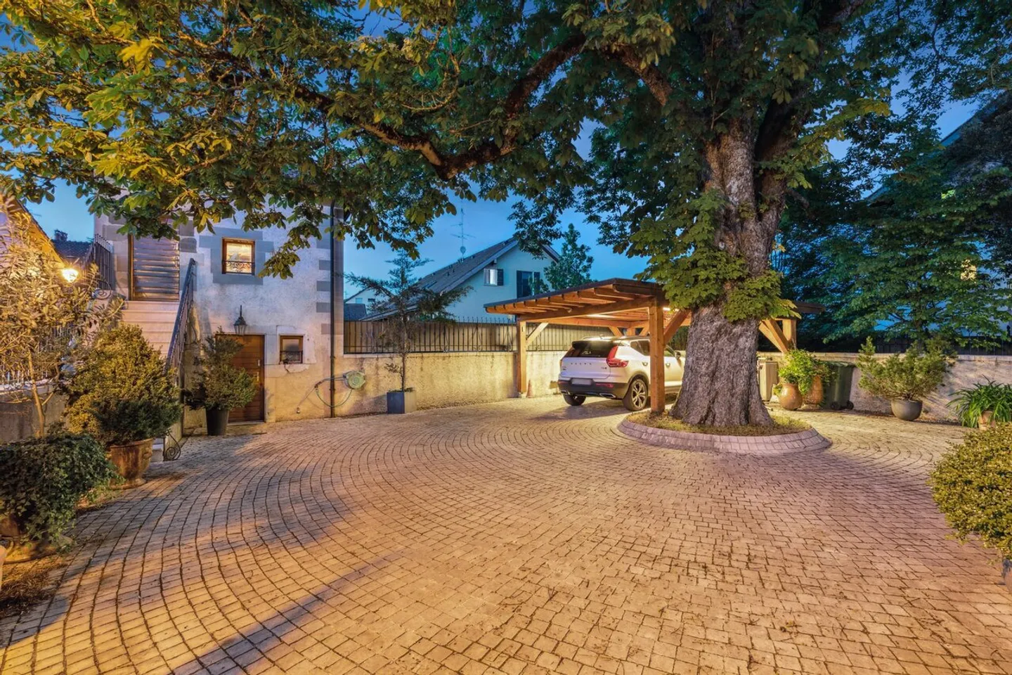 RARE - PATRICIAN HOUSE WITH HIGH-QUALITY MATERIALS AND SWIMMING POOL - Photo 19 of 19