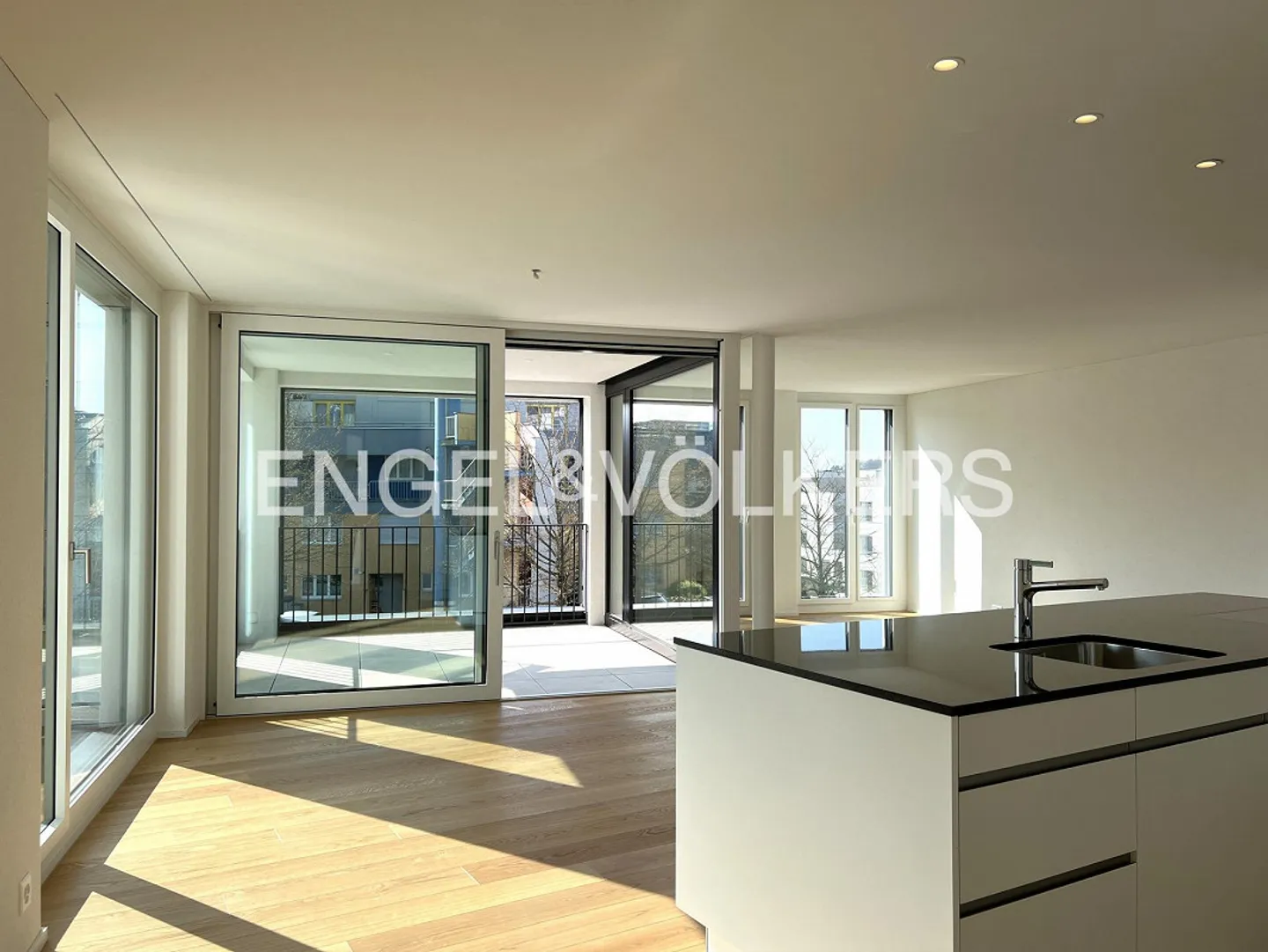 Central & Haute Qualité - Prêt pour Première Location - Photo 1 sur 12