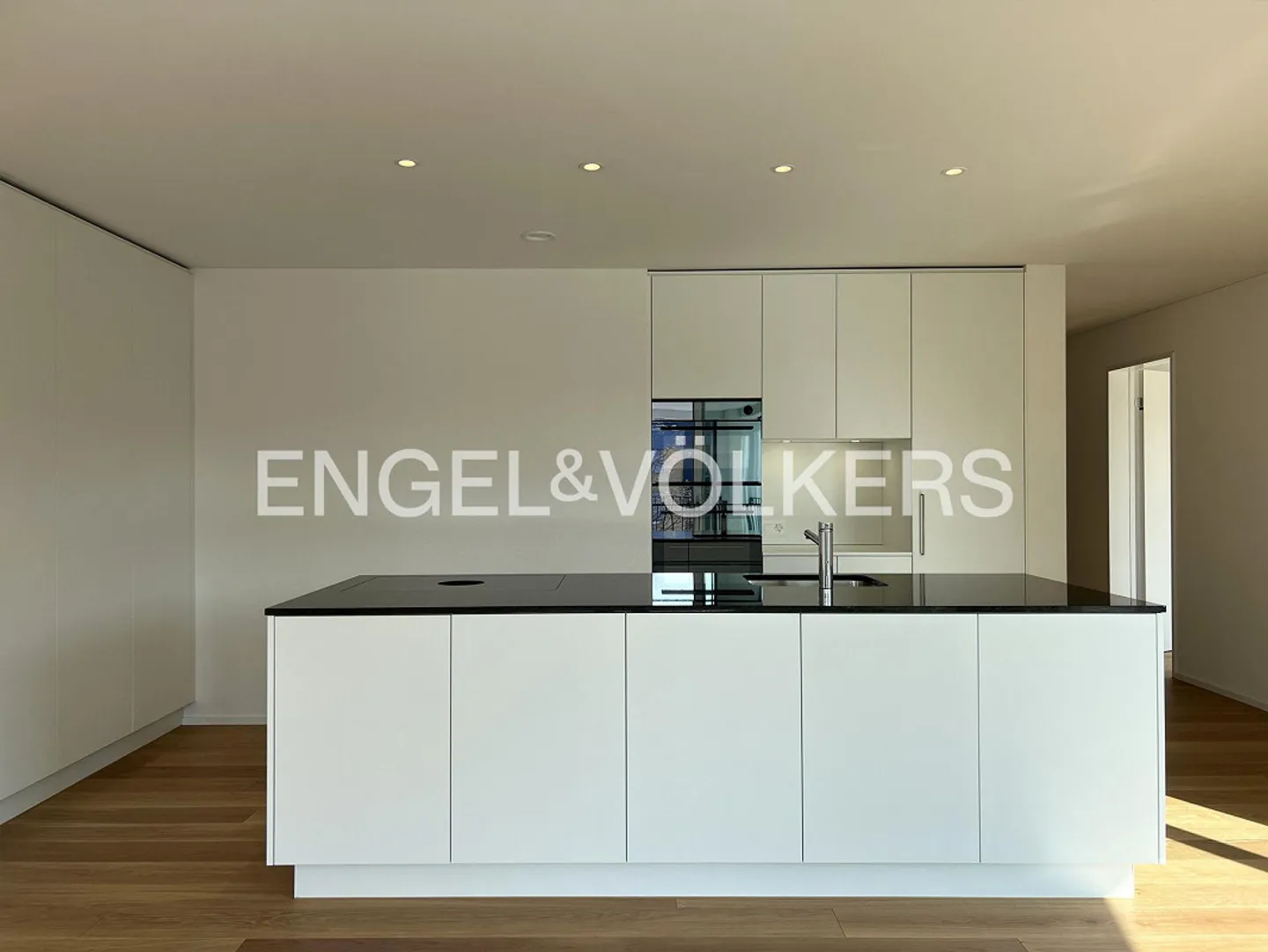 Central & Haute Qualité - Prêt pour Première Location - Photo 2 sur 12