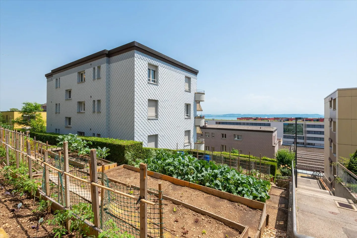 LOCATION WITH FREE DEPOSIT - Photo 2 of 9